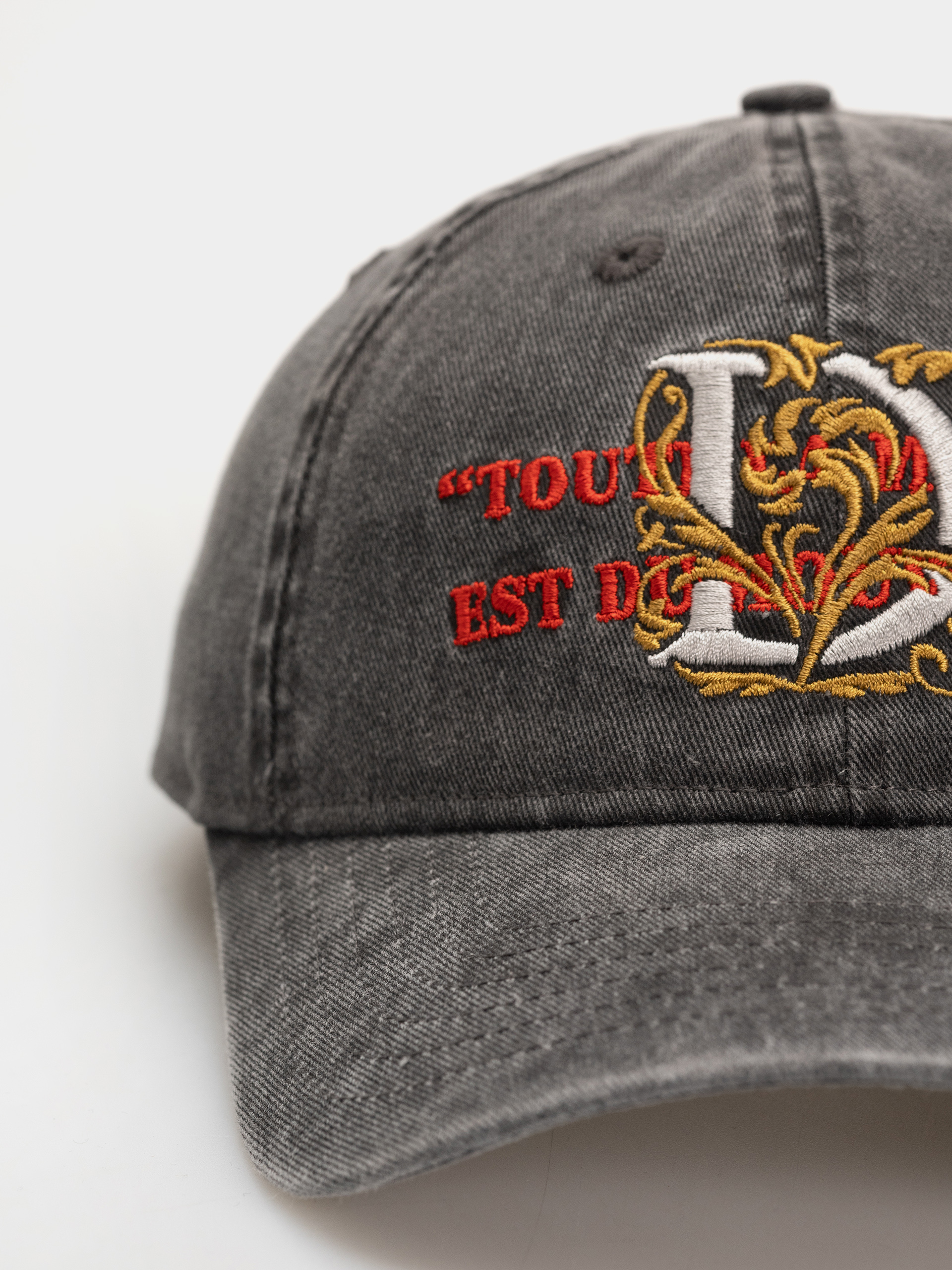 Kšiltovka  Deus Ex Machina Decorative (anthracite)