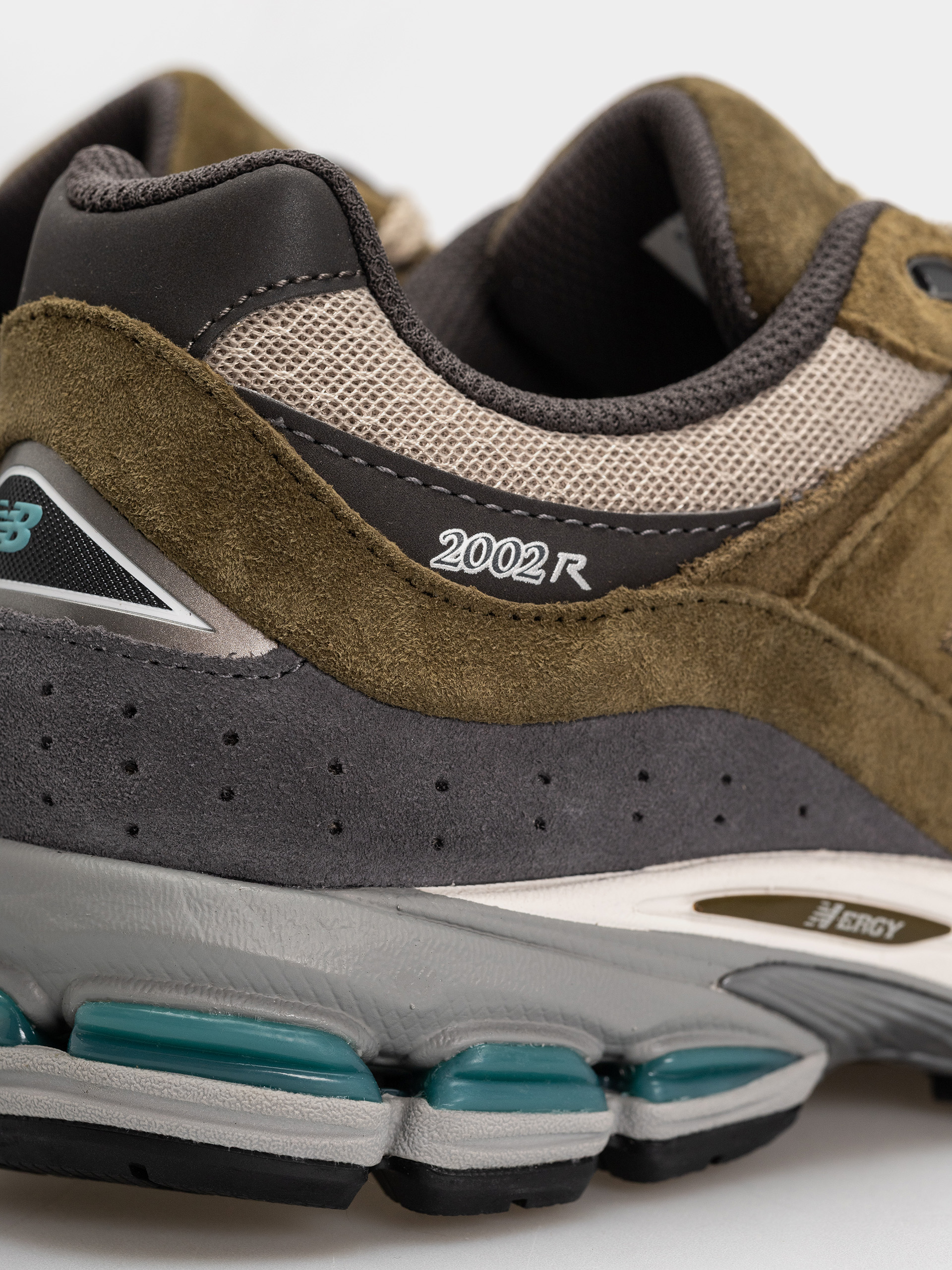 Boty New Balance 2002 (woodland/stoneware)