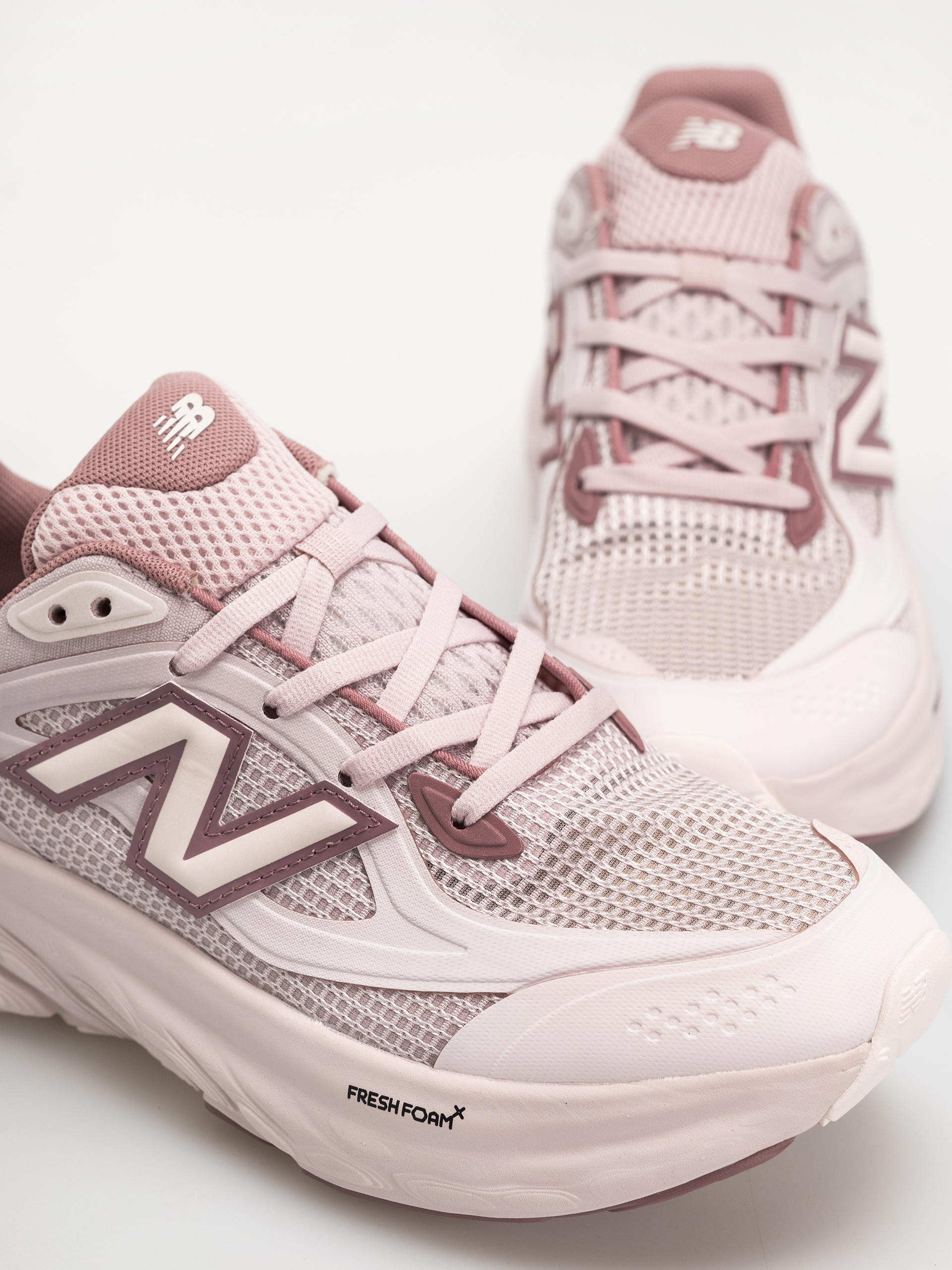 Boty New Balance UTRN (stone pink/rosewood)
