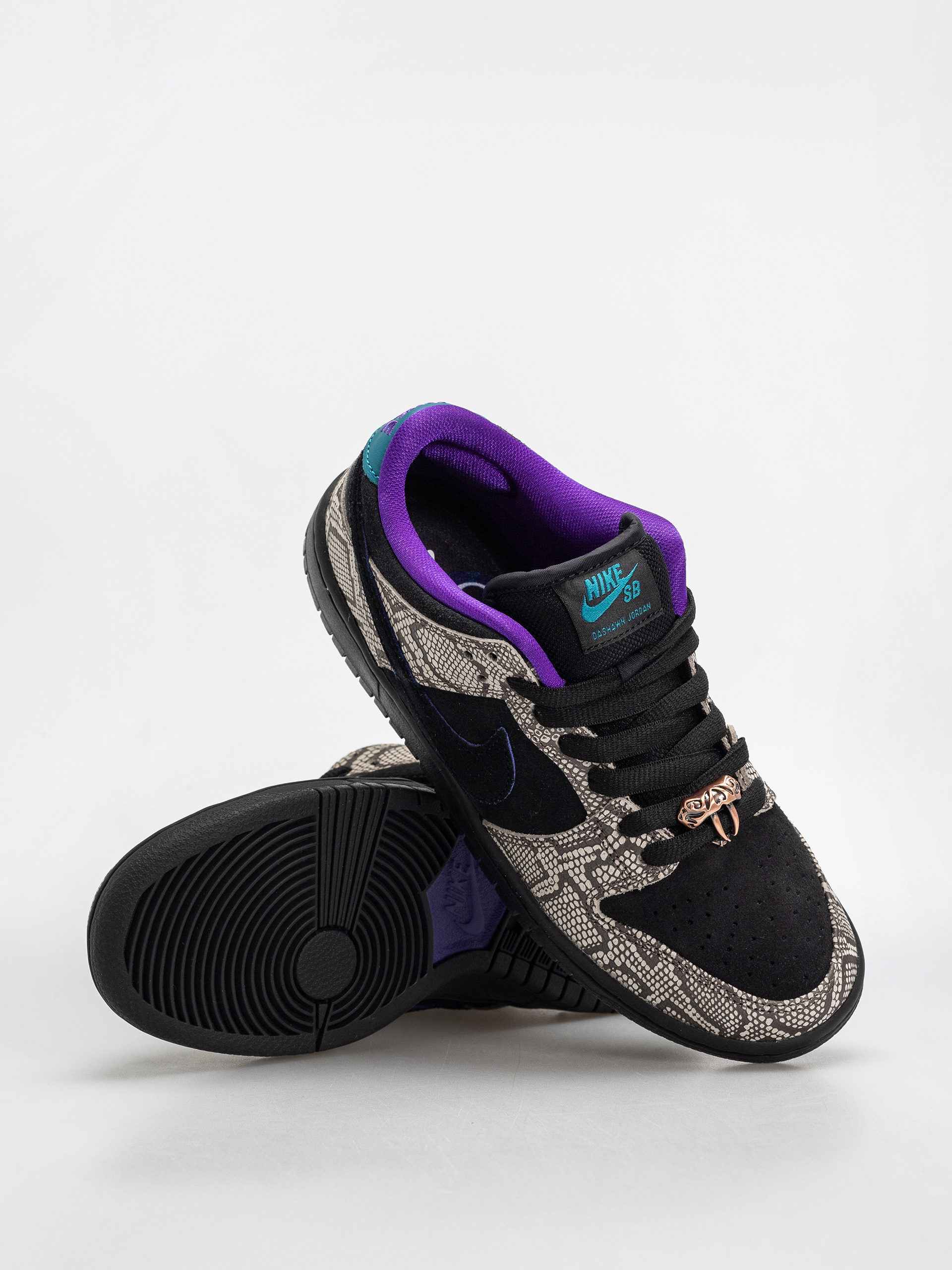 Boty Nike SB Dunk Low Pro (string/black bright spruce fierce purple)