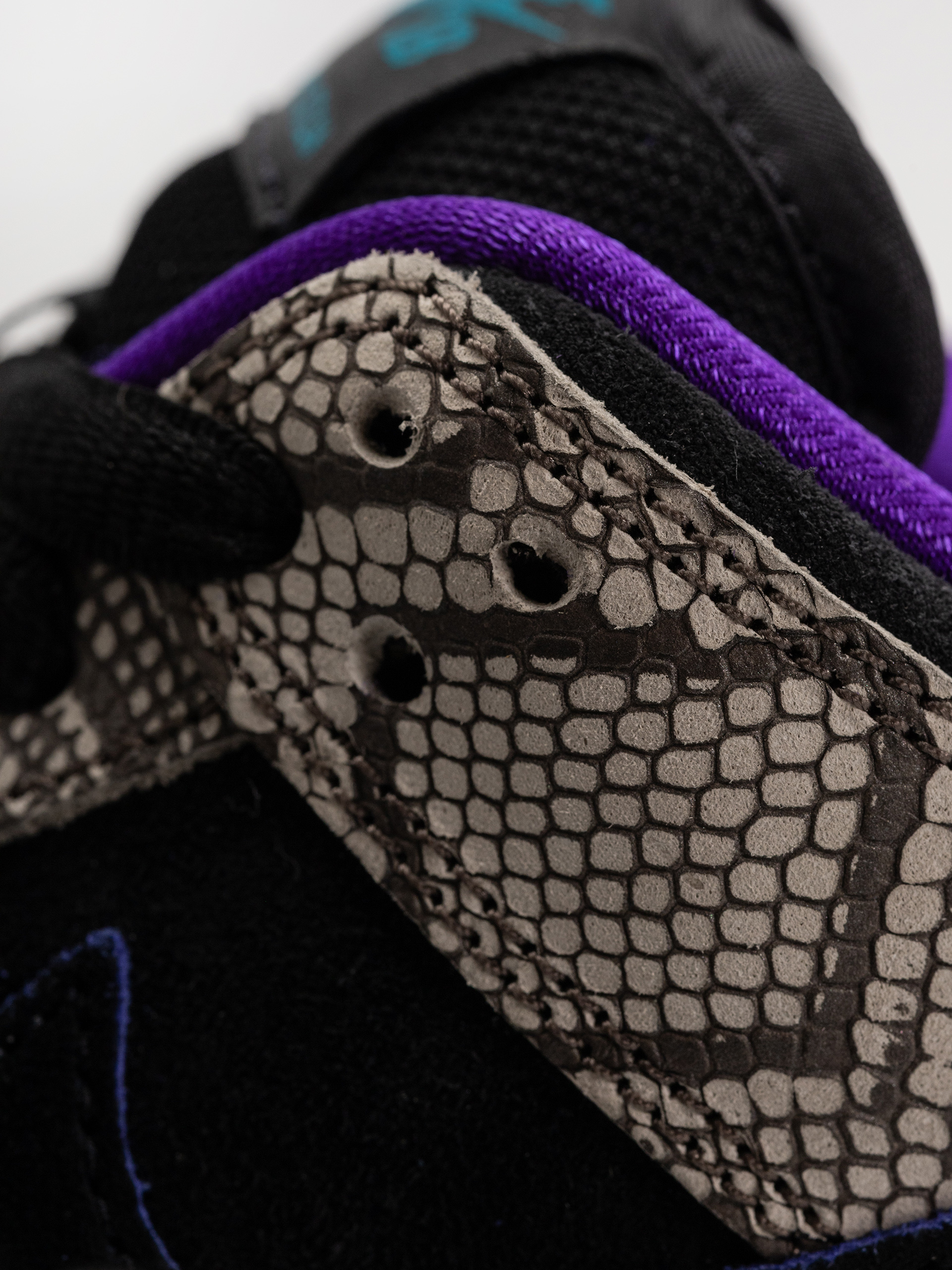 Boty Nike SB Dunk Low Pro (string/black bright spruce fierce purple)