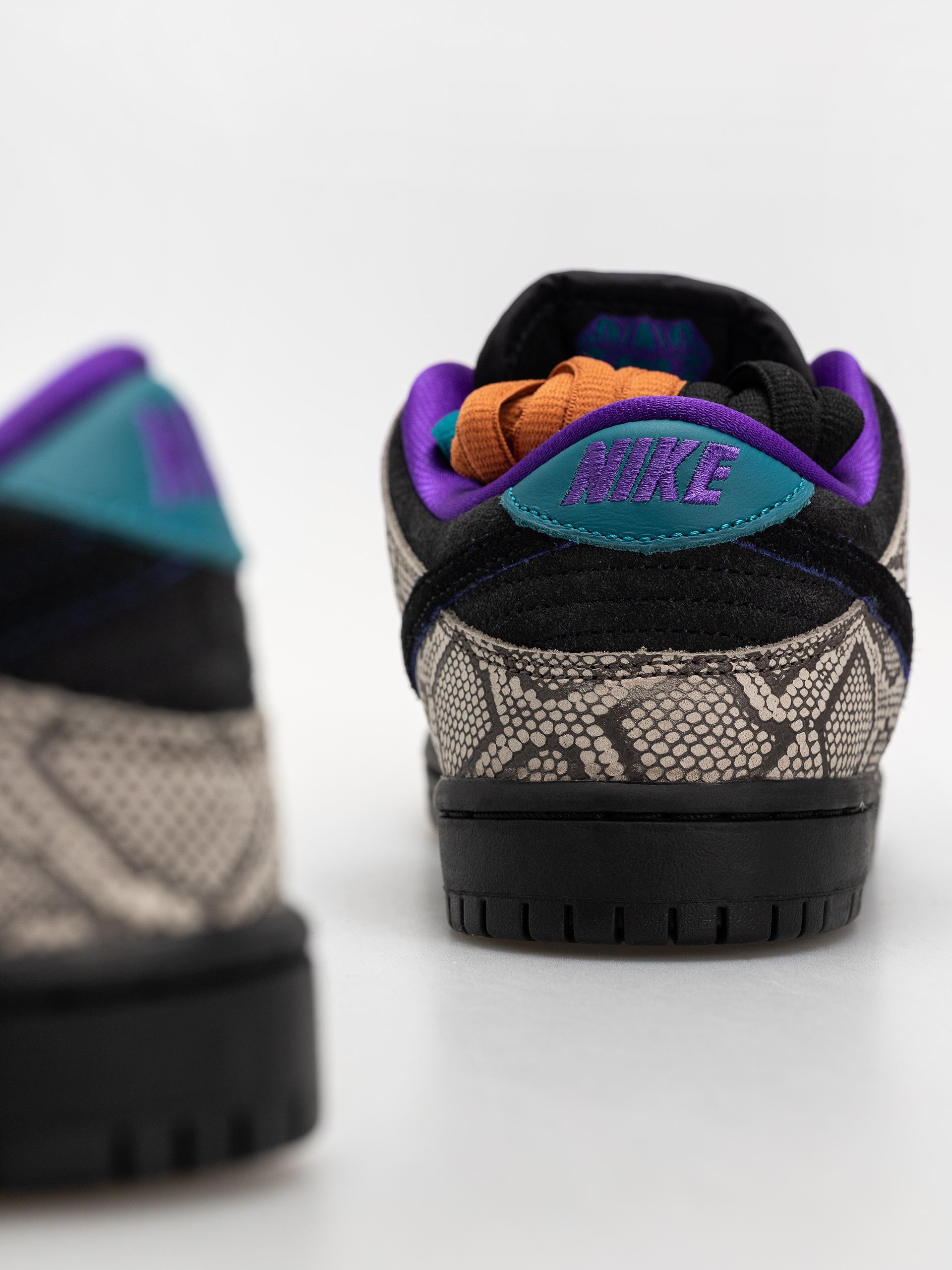 Boty Nike SB Dunk Low Pro (string/black bright spruce fierce purple)