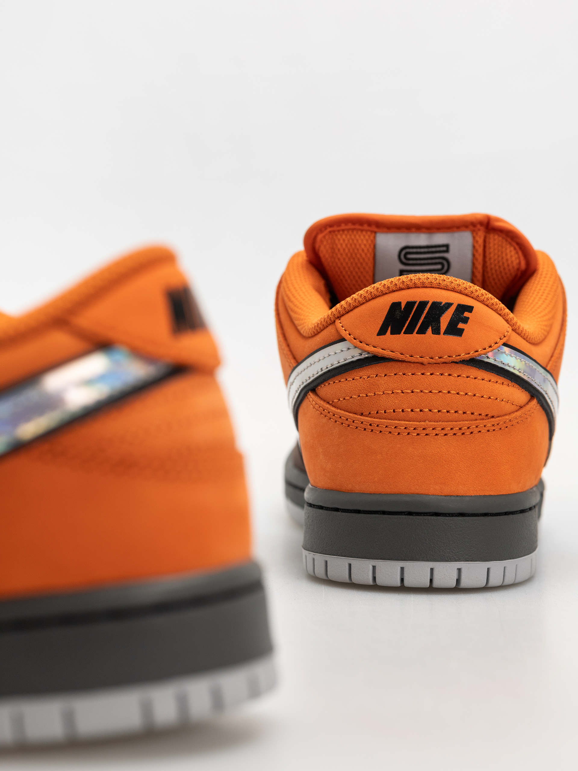 Boty Nike SB Dunk Low Pro (safety orange/wolf grey baroque brown)