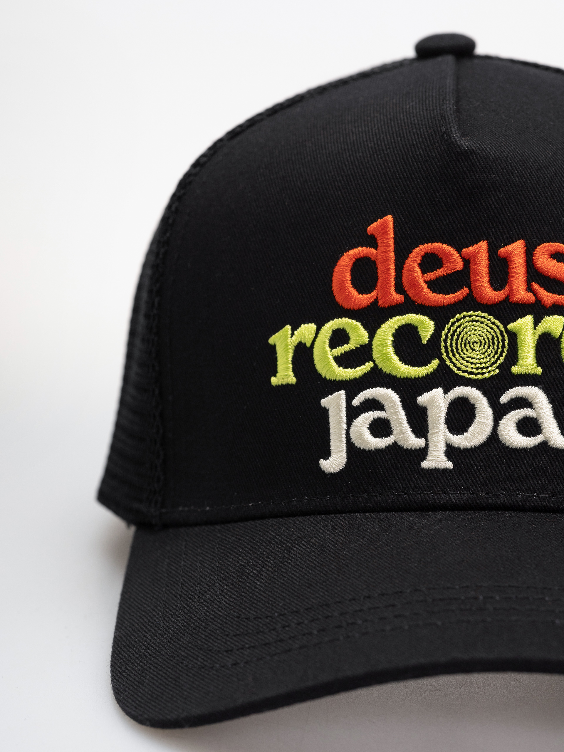 Kšiltovka  Deus Ex Machina Strata Trucker (black)