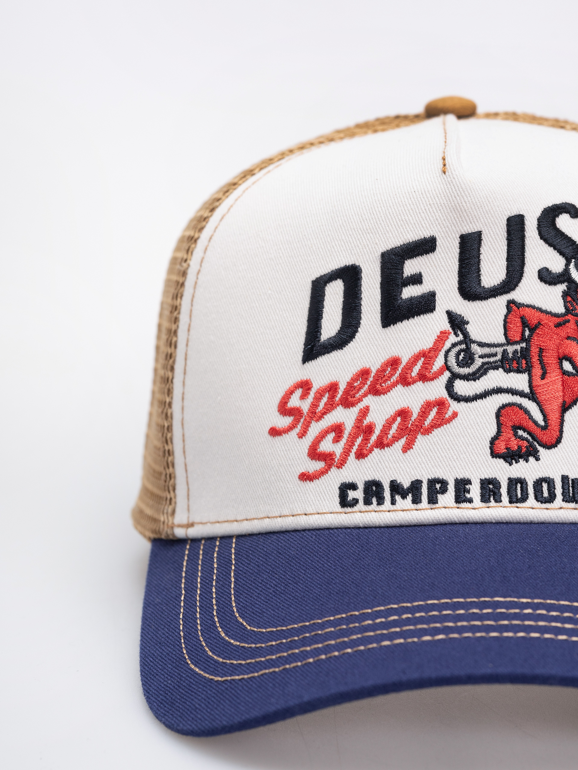 Kšiltovka  Deus Ex Machina Dogleg Trucker (dirty white)