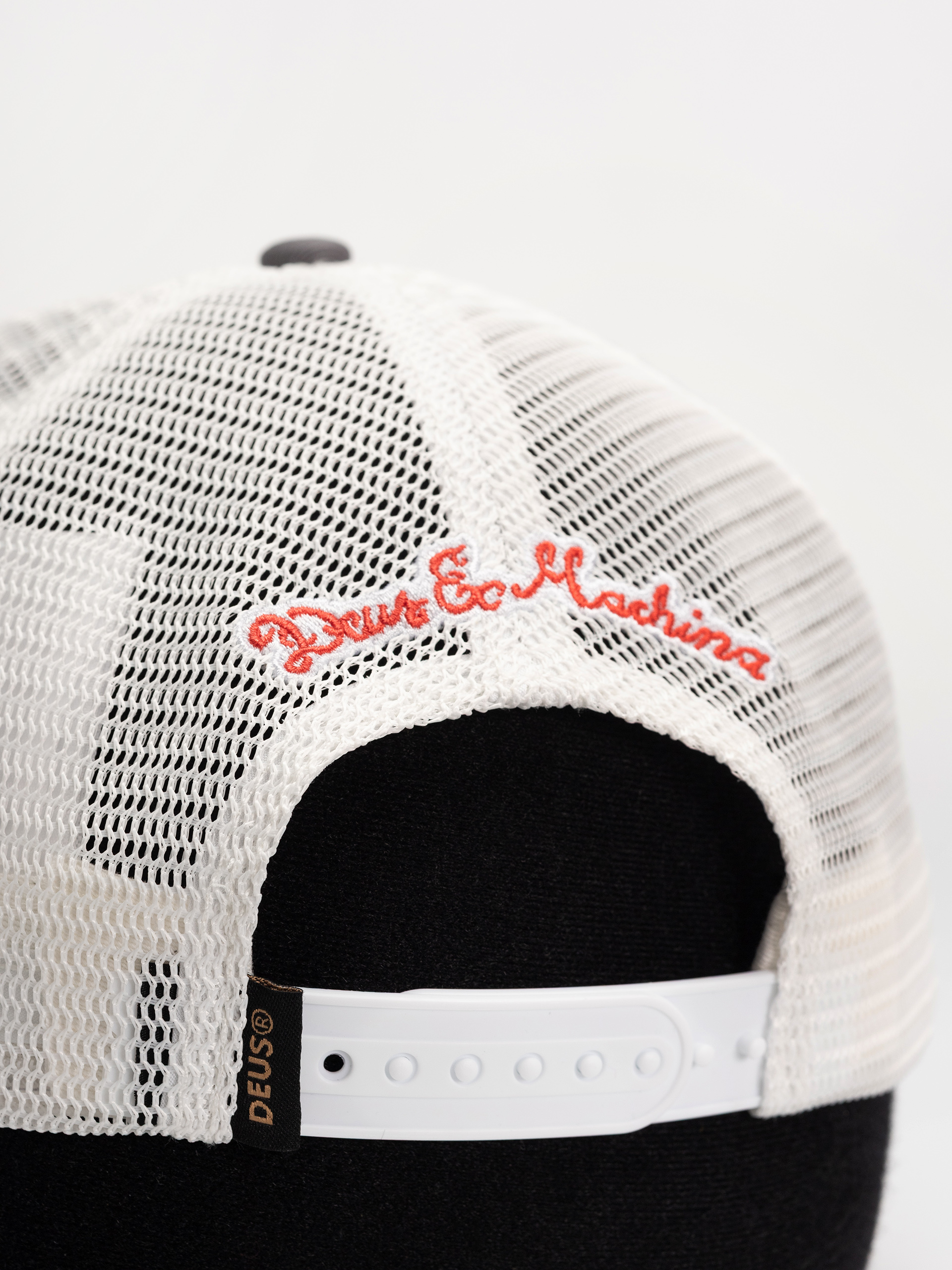 Kšiltovka  Deus Ex Machina Dogleg Trucker (dark grey)