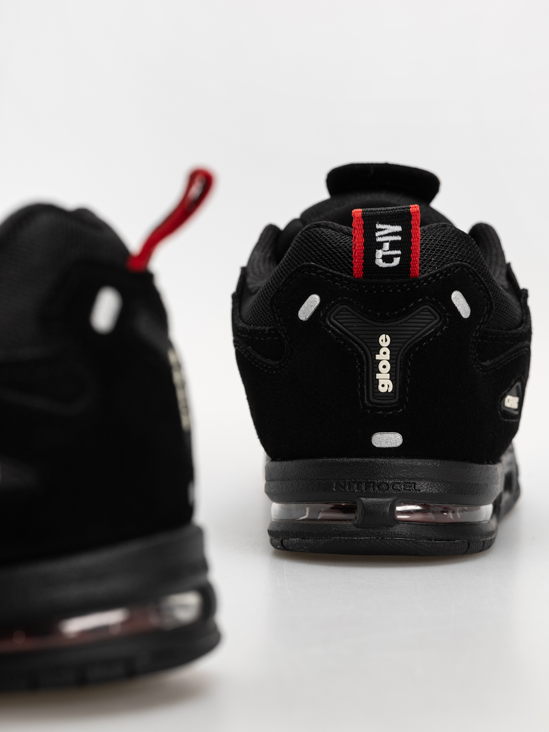 Boty Globe CT 4 (black suede)