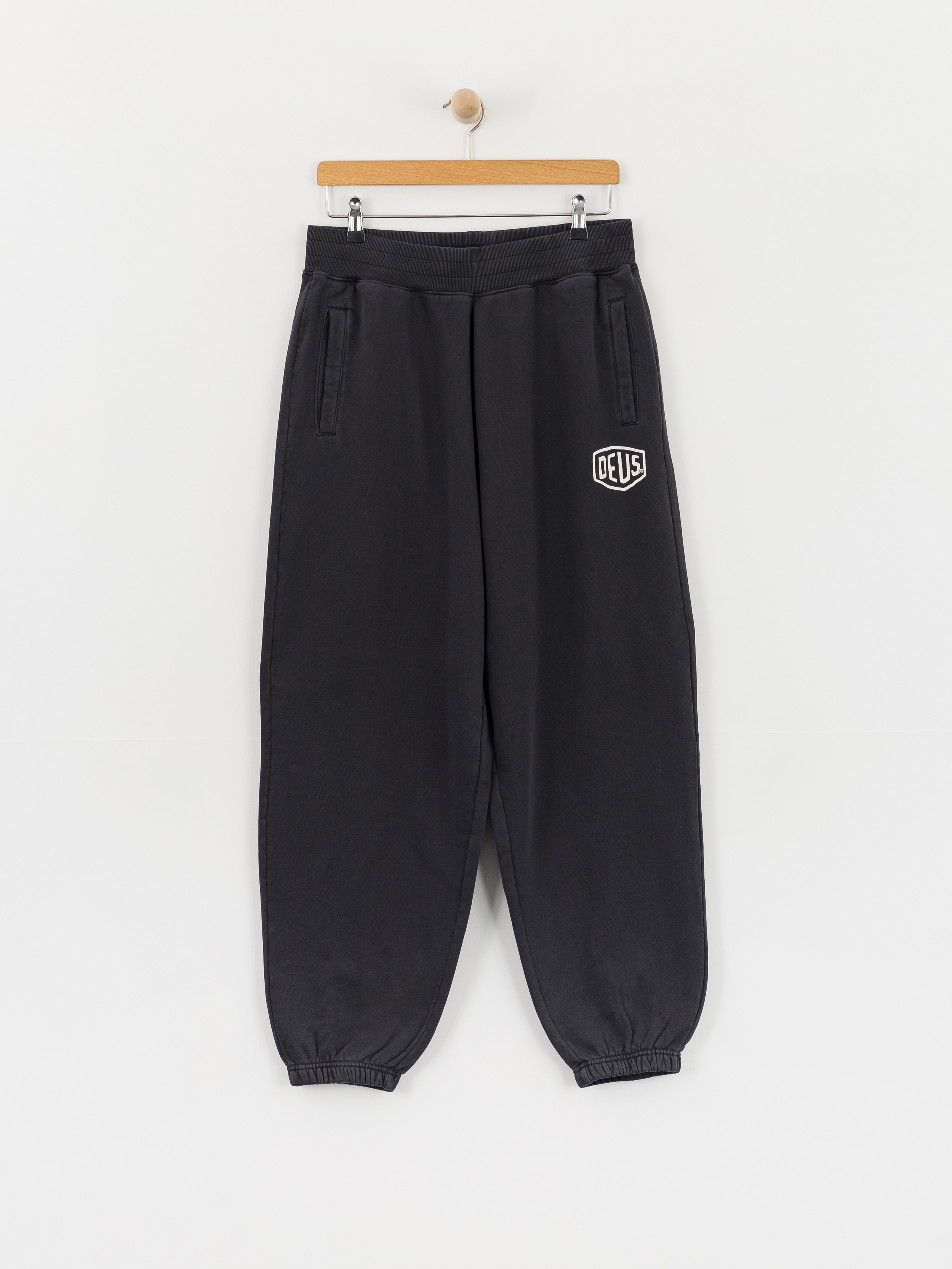 Kalhoty Deus Ex Machina Shield Garment Dyed Track (black)