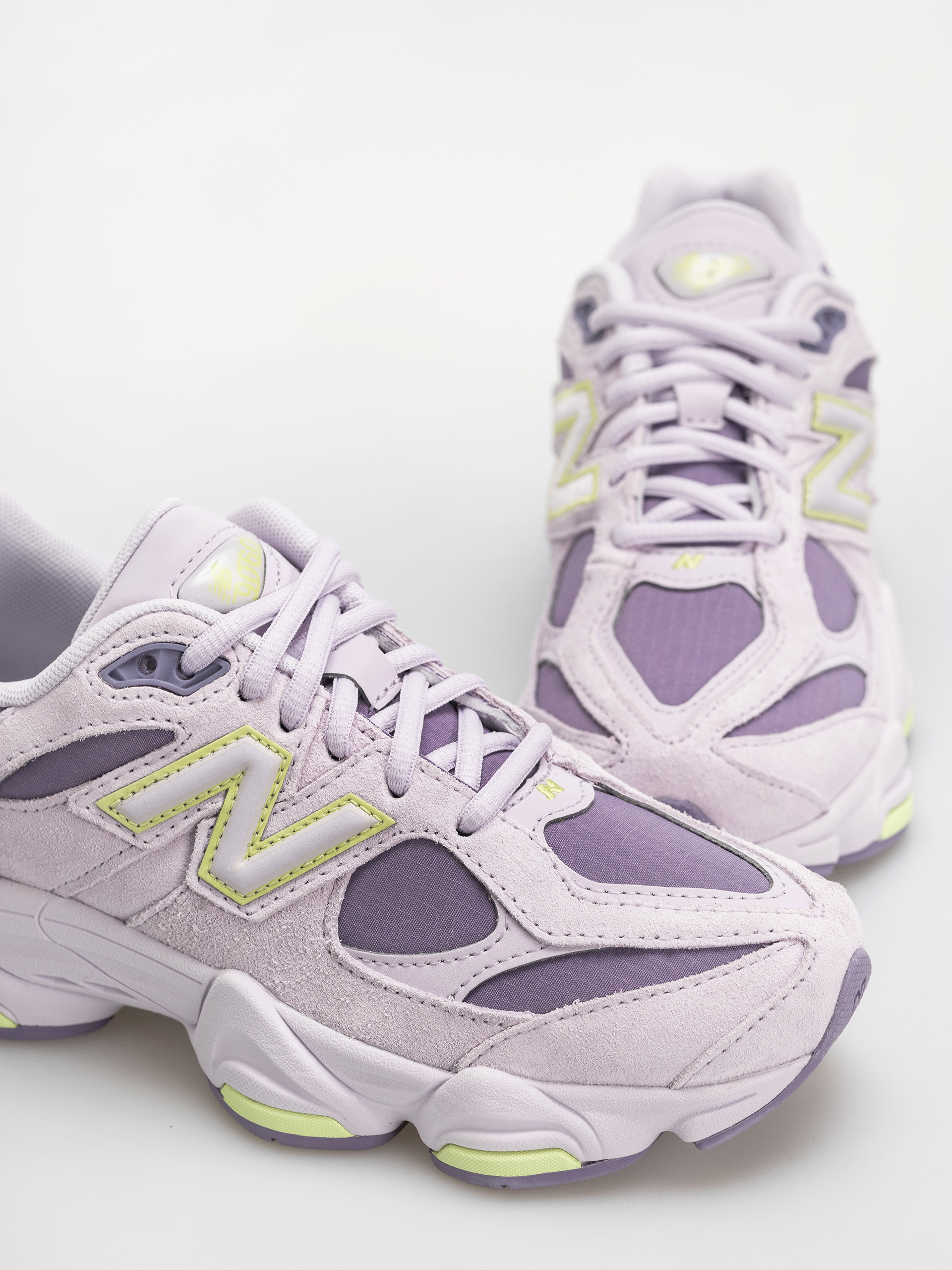 Boty New Balance 9060 JR (taro/dry lime)