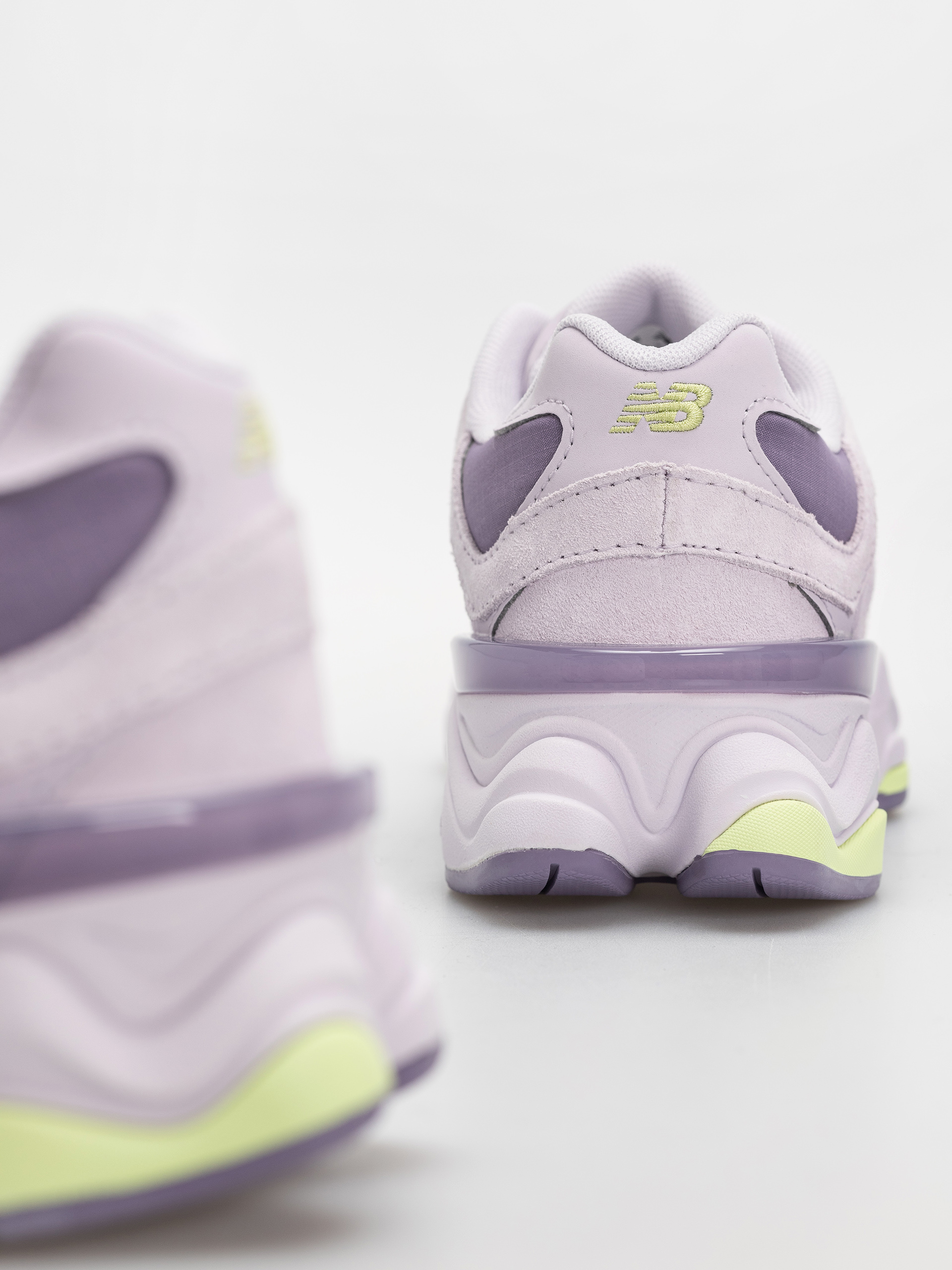 Boty New Balance 9060 JR (taro/dry lime)