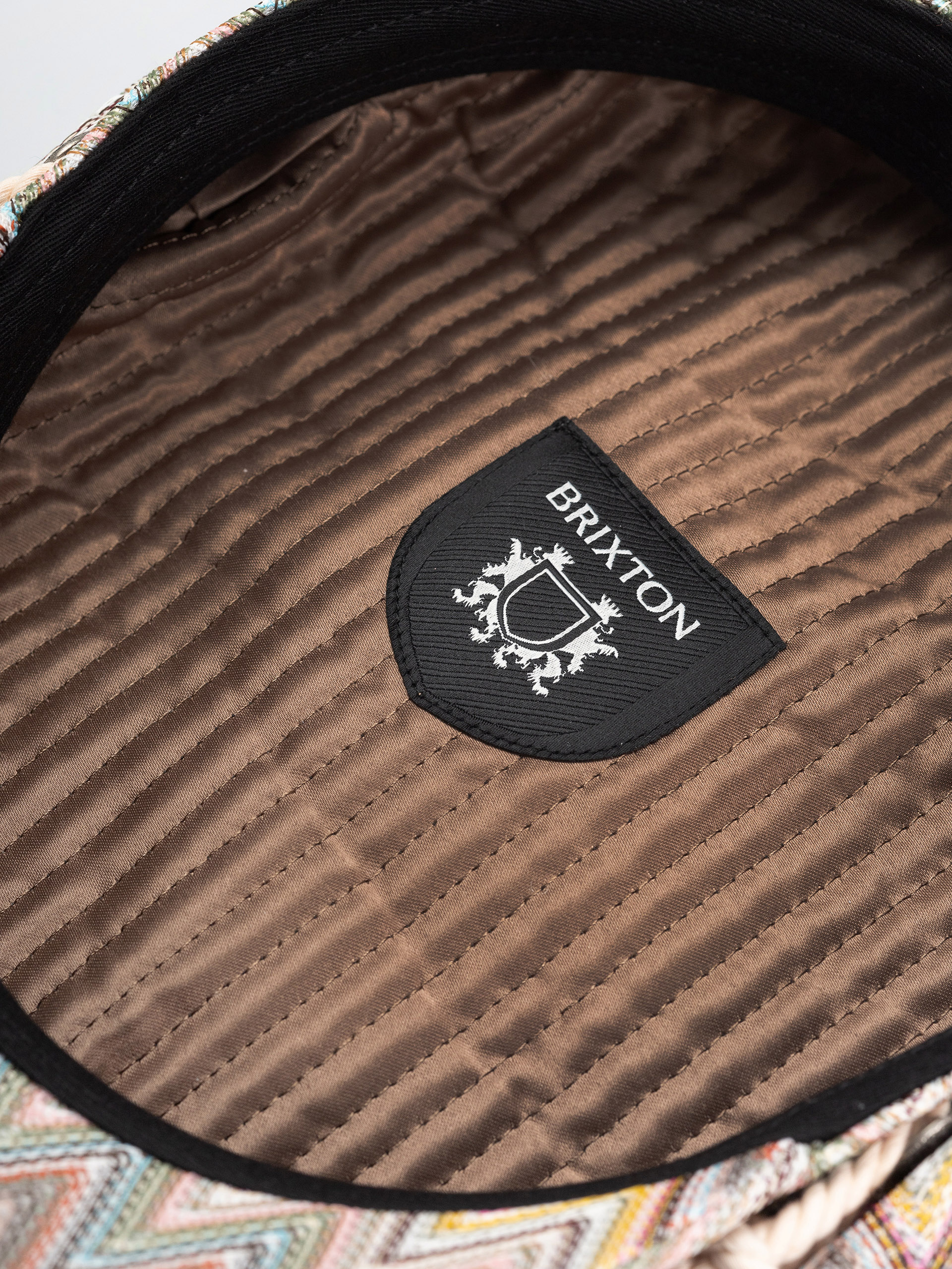 Klobouk s kšiltem Brixton Fiddler (multi color zigzag)