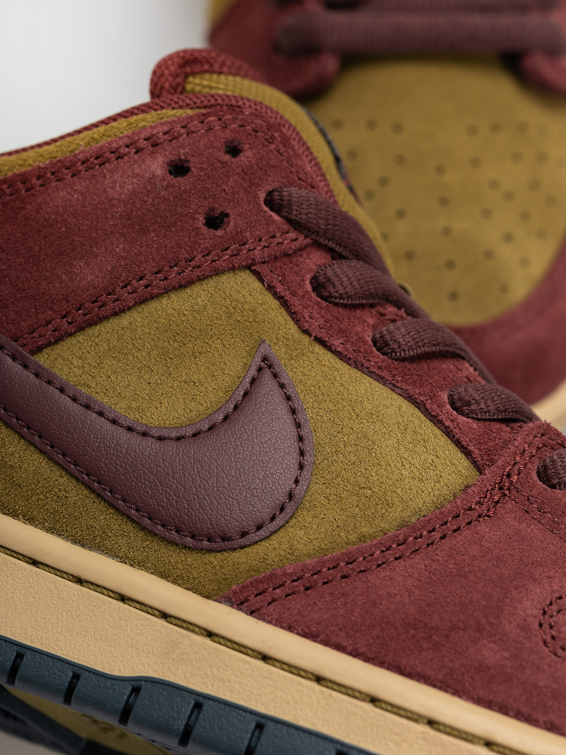 Boty Nike SB Dunk Low Pro (dark team red/burgundy crush olive flak)