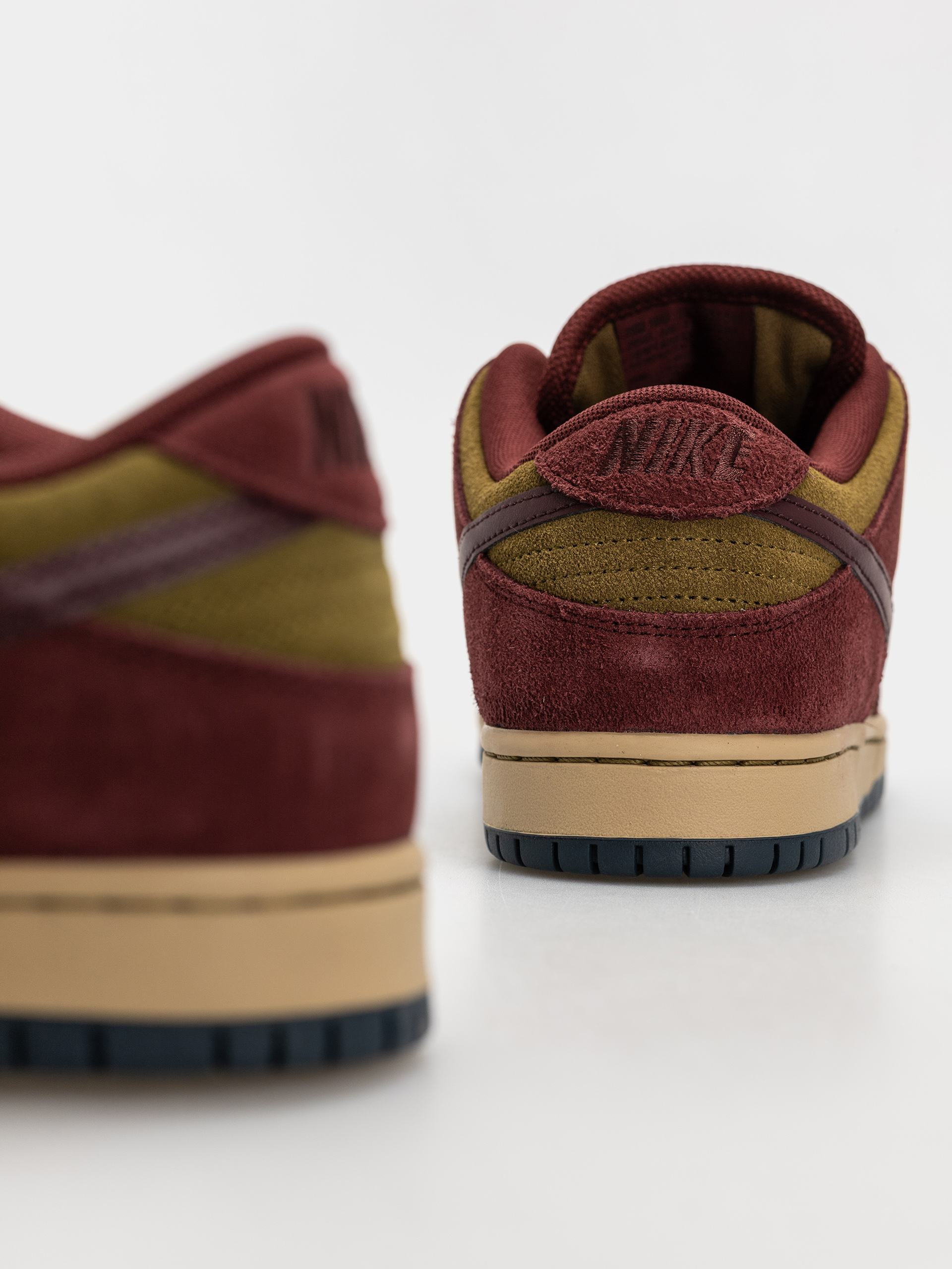 Boty Nike SB Dunk Low Pro (dark team red/burgundy crush olive flak)