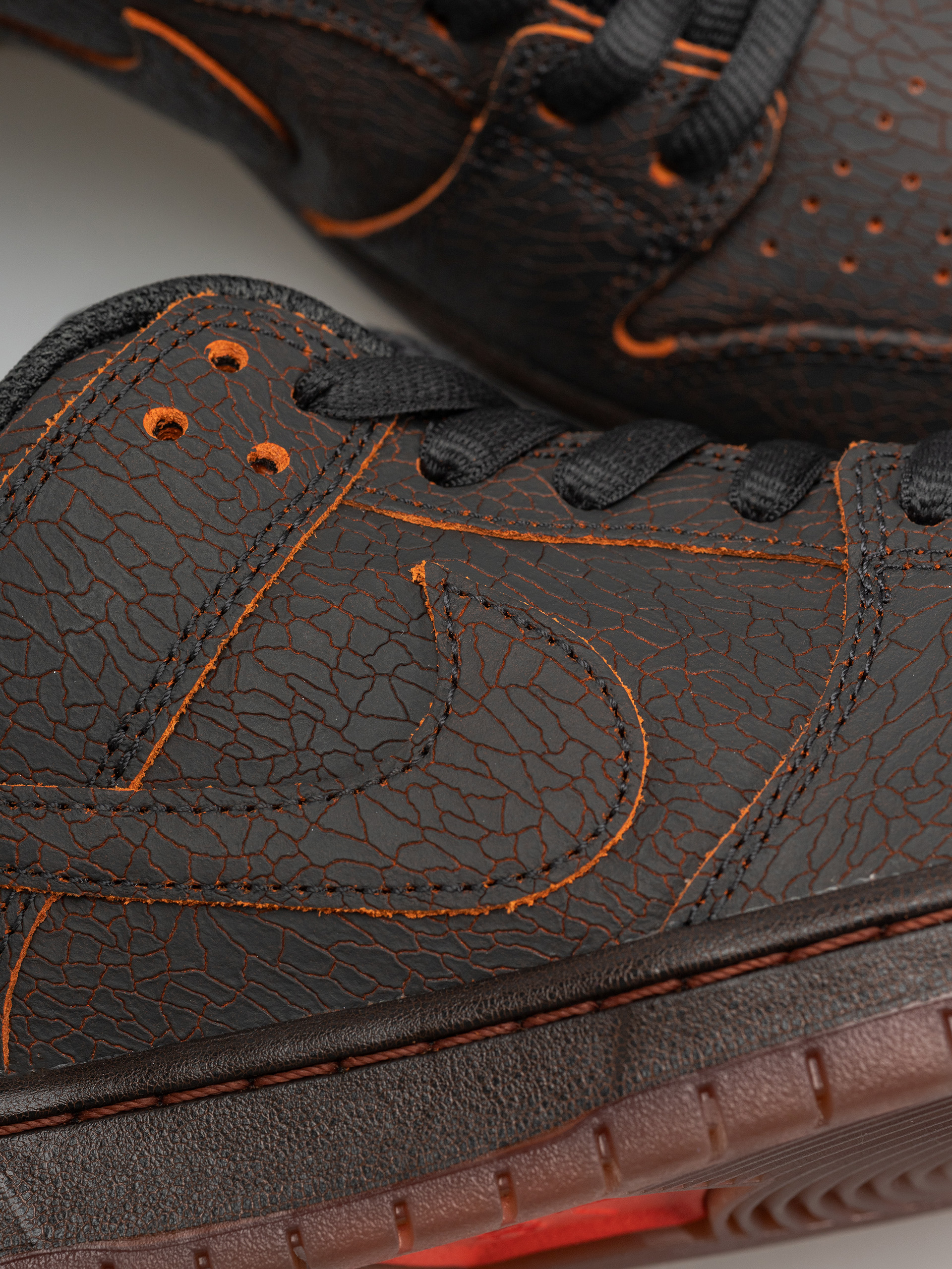 Boty Nike SB Dunk Low Pro Prm (dk smoke grey/campfire orange black)