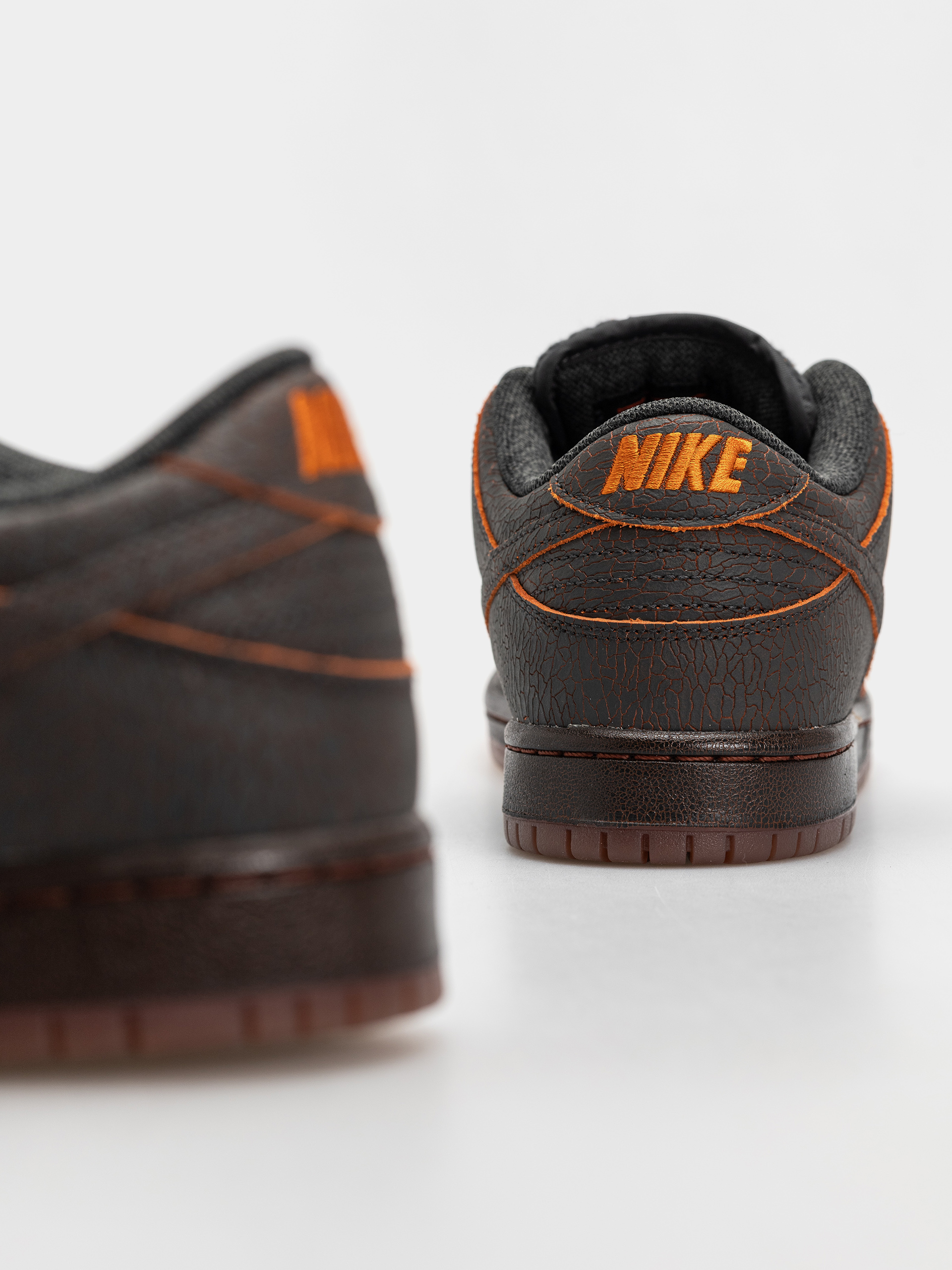 Boty Nike SB Dunk Low Pro Prm (dk smoke grey/campfire orange black)