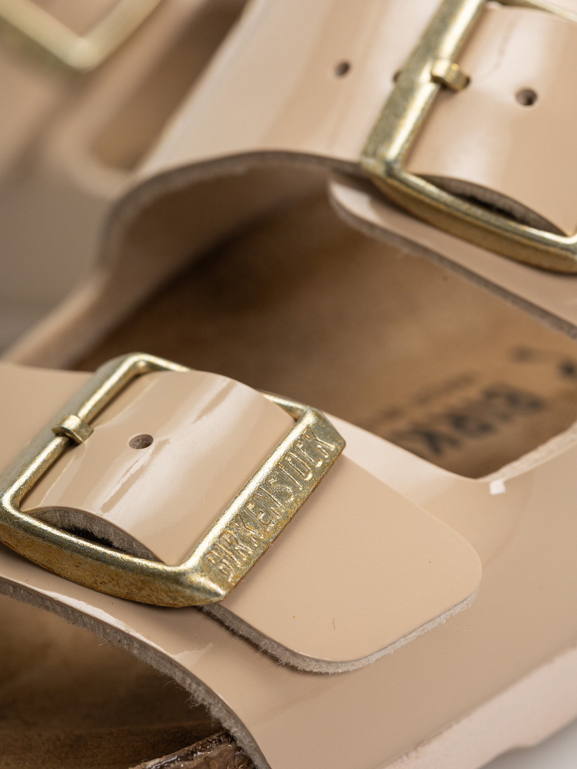 Plážovky Birkenstock Arizona Birko Flor Patent Narrow Wmn (sand)