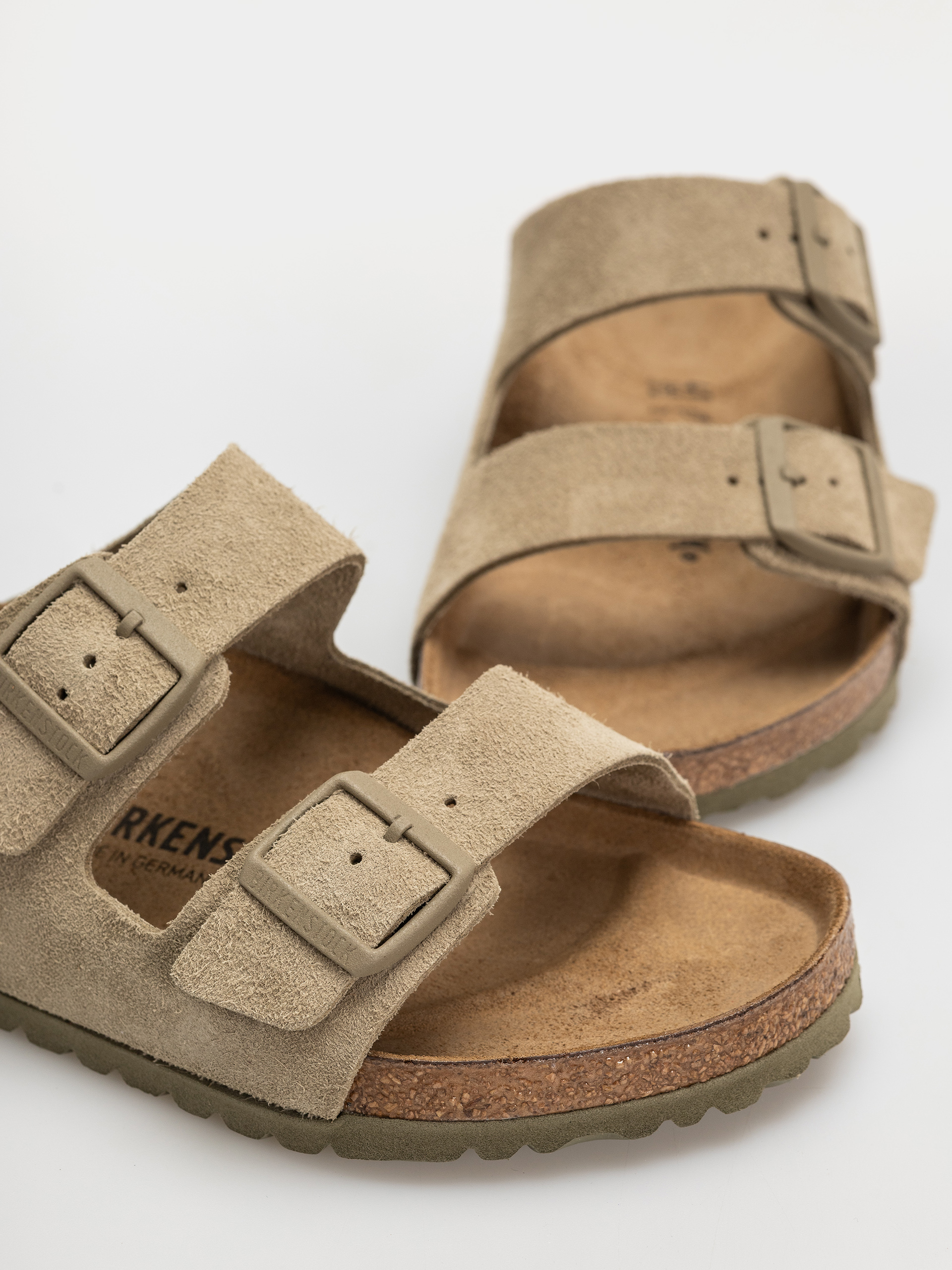 Plážovky Birkenstock Arizona Suede Leather Regular (faded khaki)