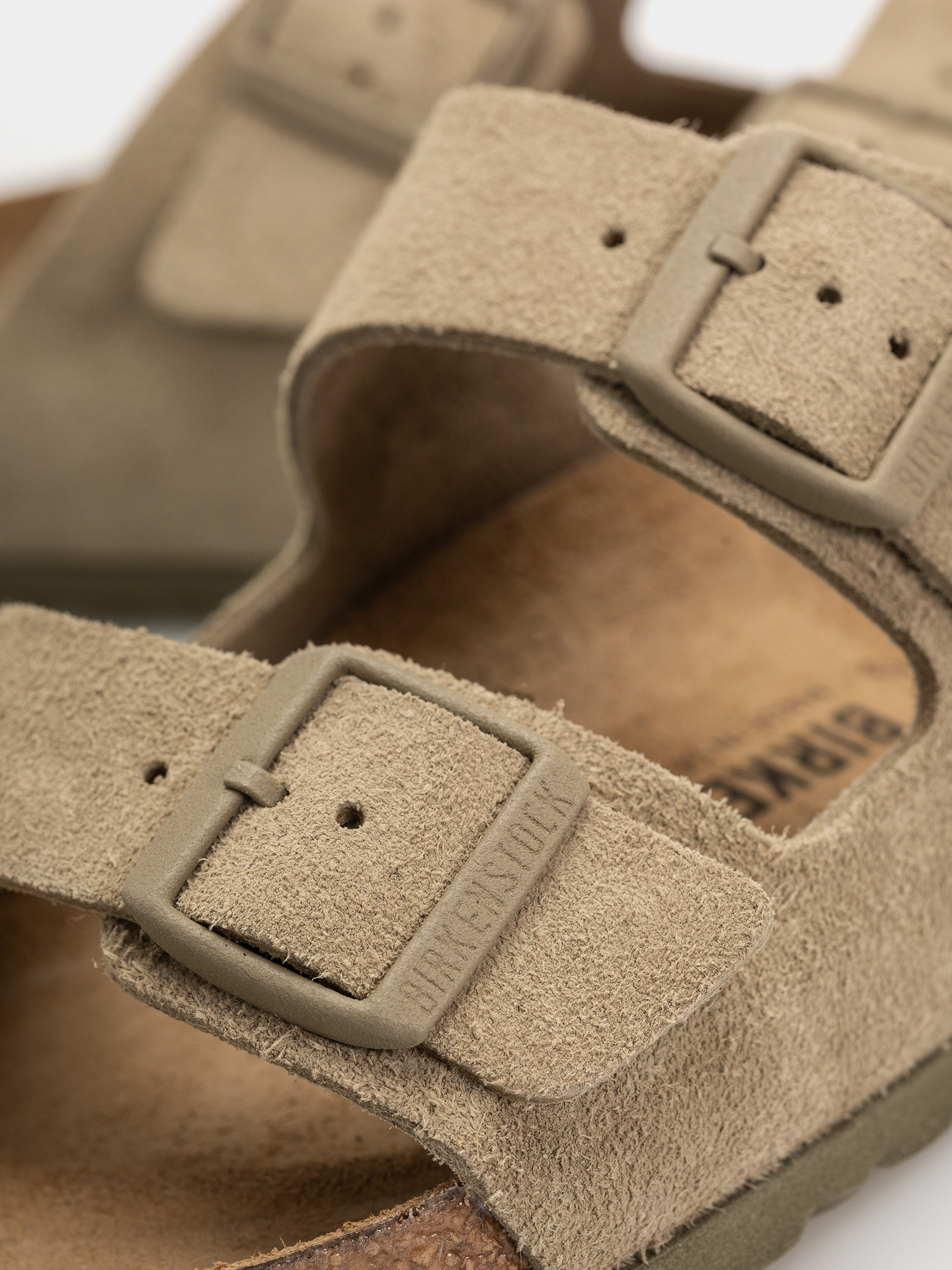 Plážovky Birkenstock Arizona Suede Leather Regular (faded khaki)