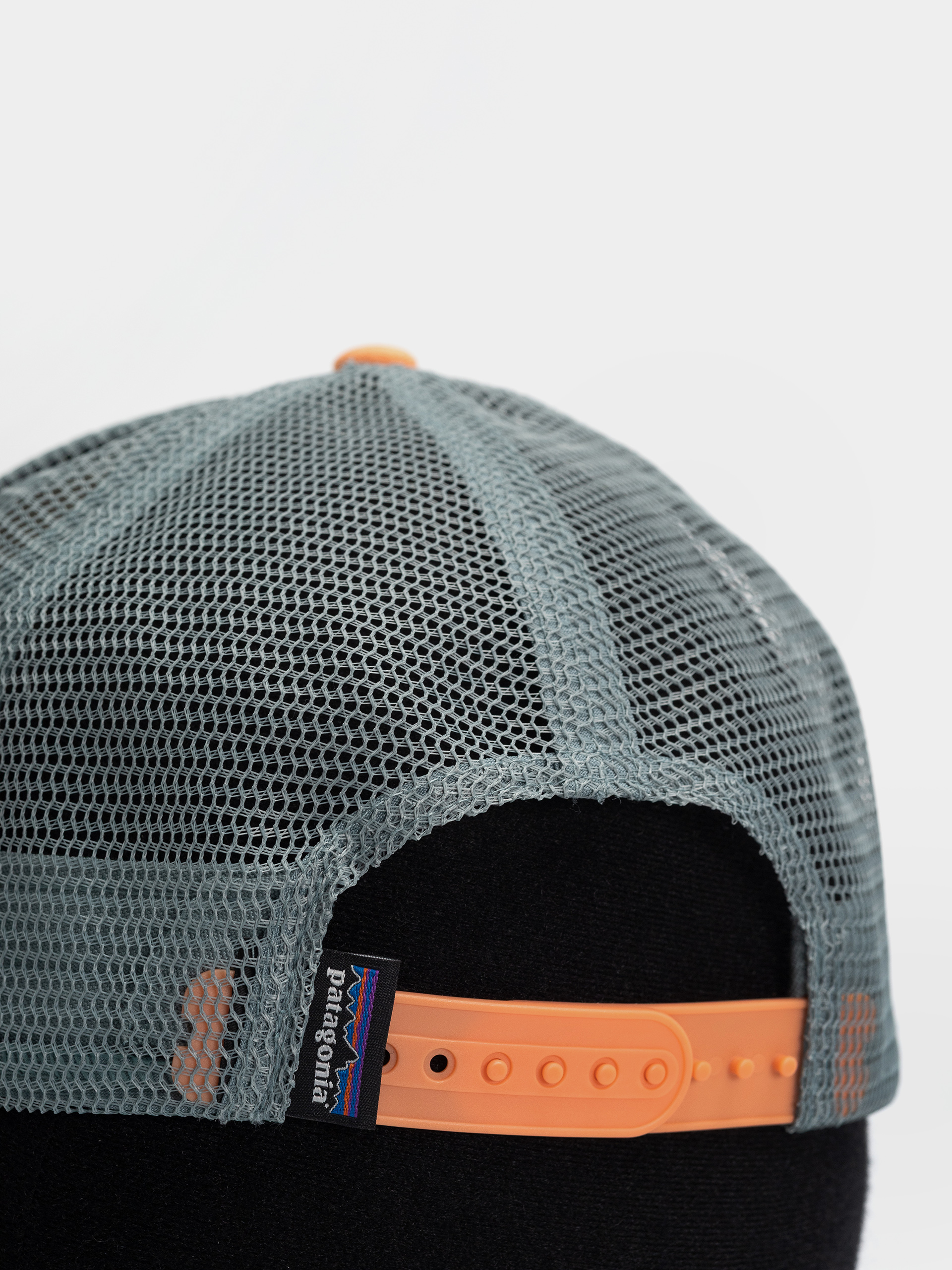 Kšiltovka  Patagonia P 6 Logo LoPro Trucker (white w/peach sherbet)