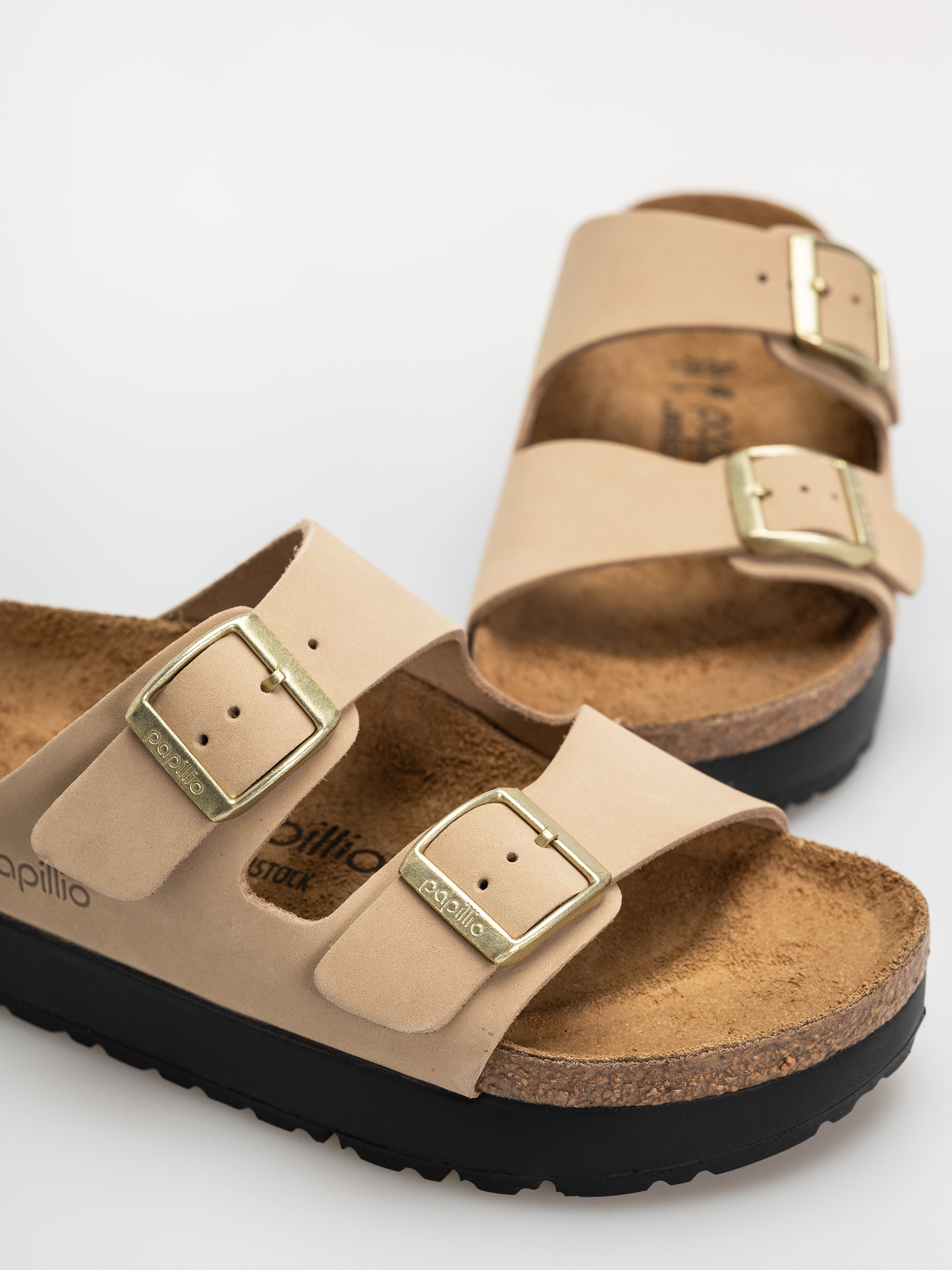 Plážovky Birkenstock Arizona Flex Platform Nubuck Leather Narrow Wmn (sandcastle)