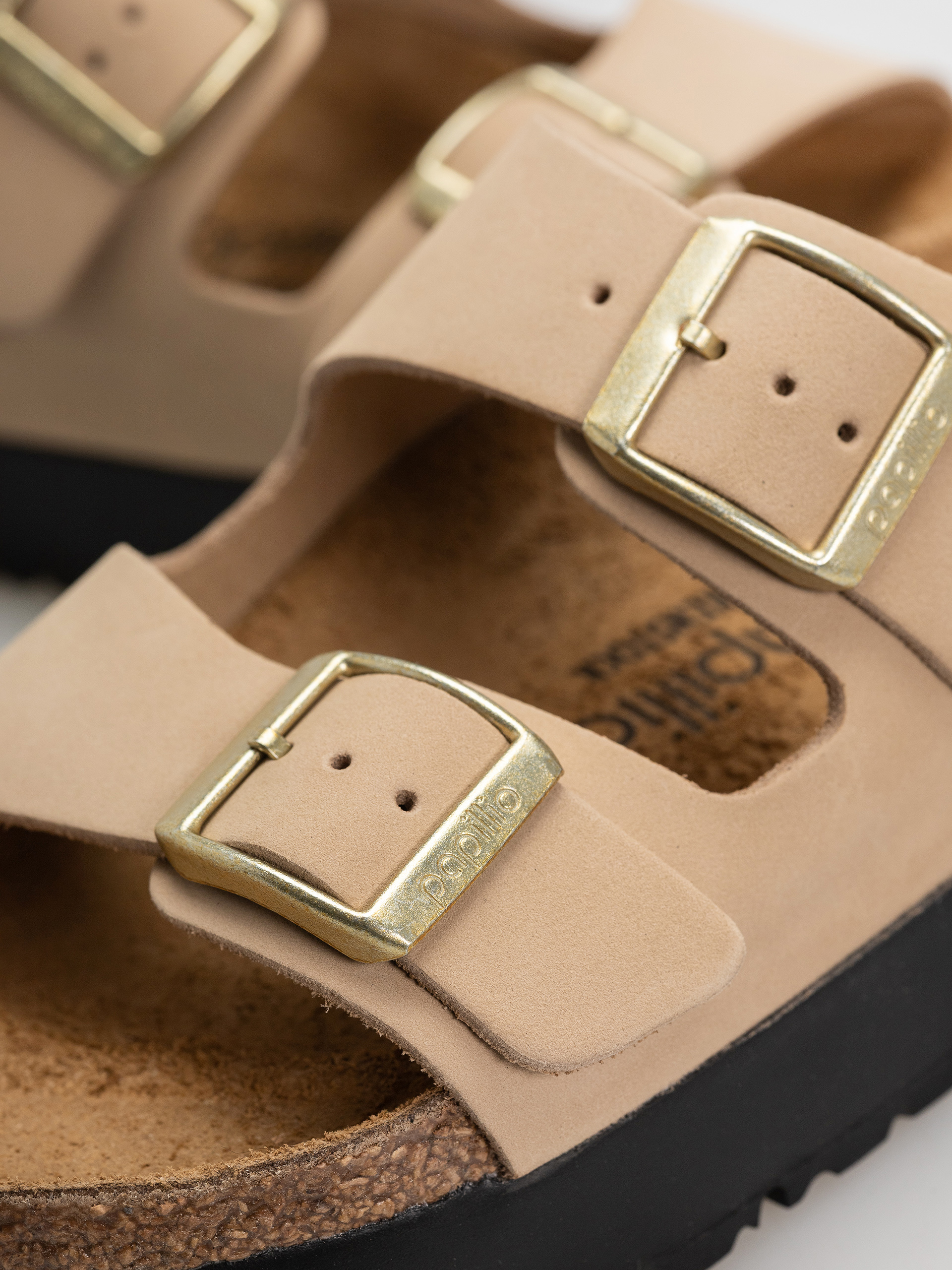 Plážovky Birkenstock Arizona Flex Platform Nubuck Leather Narrow Wmn (sandcastle)