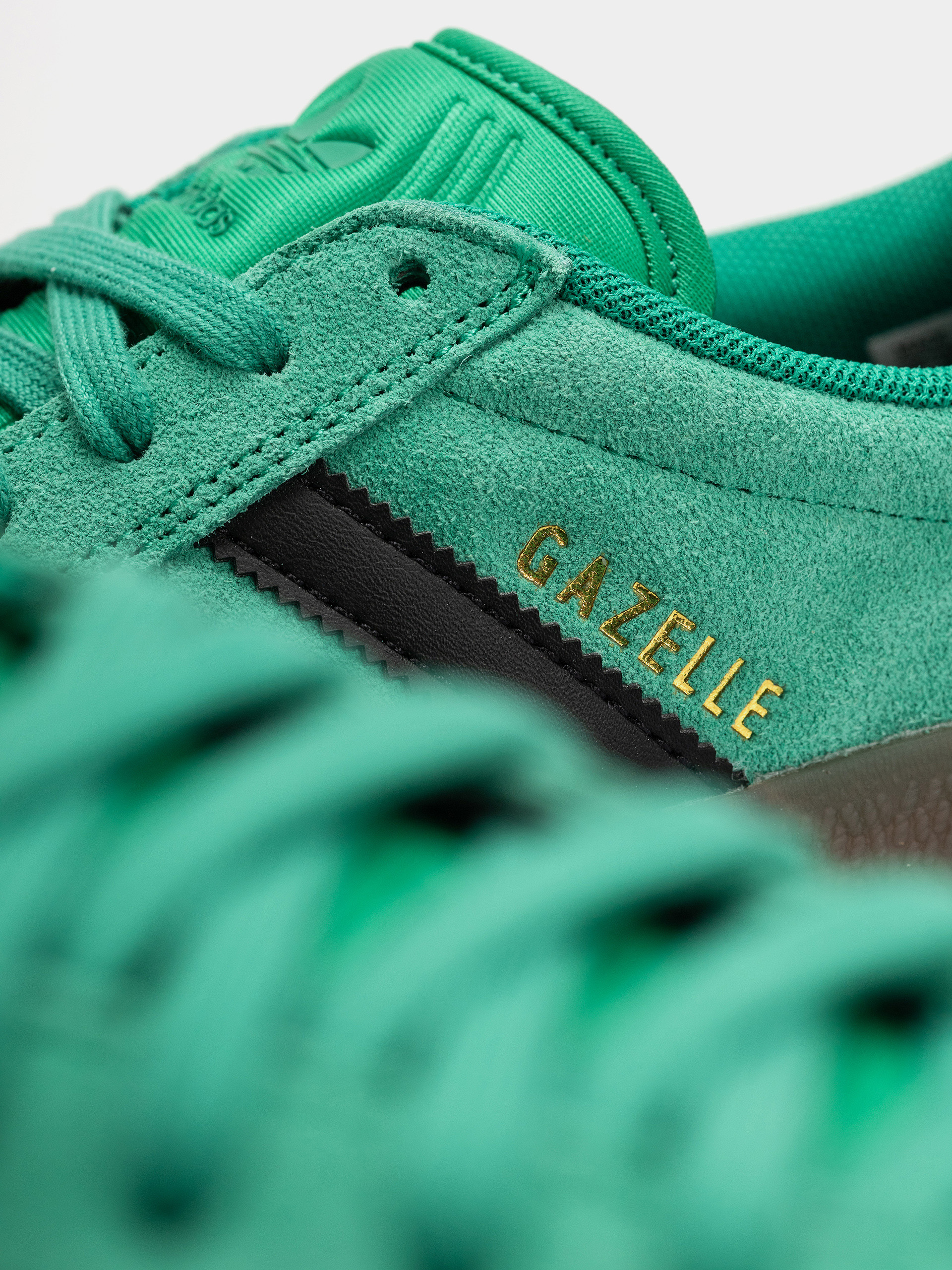 Boty adidas Gazelle Adv (cougrn/cblack/gum5)