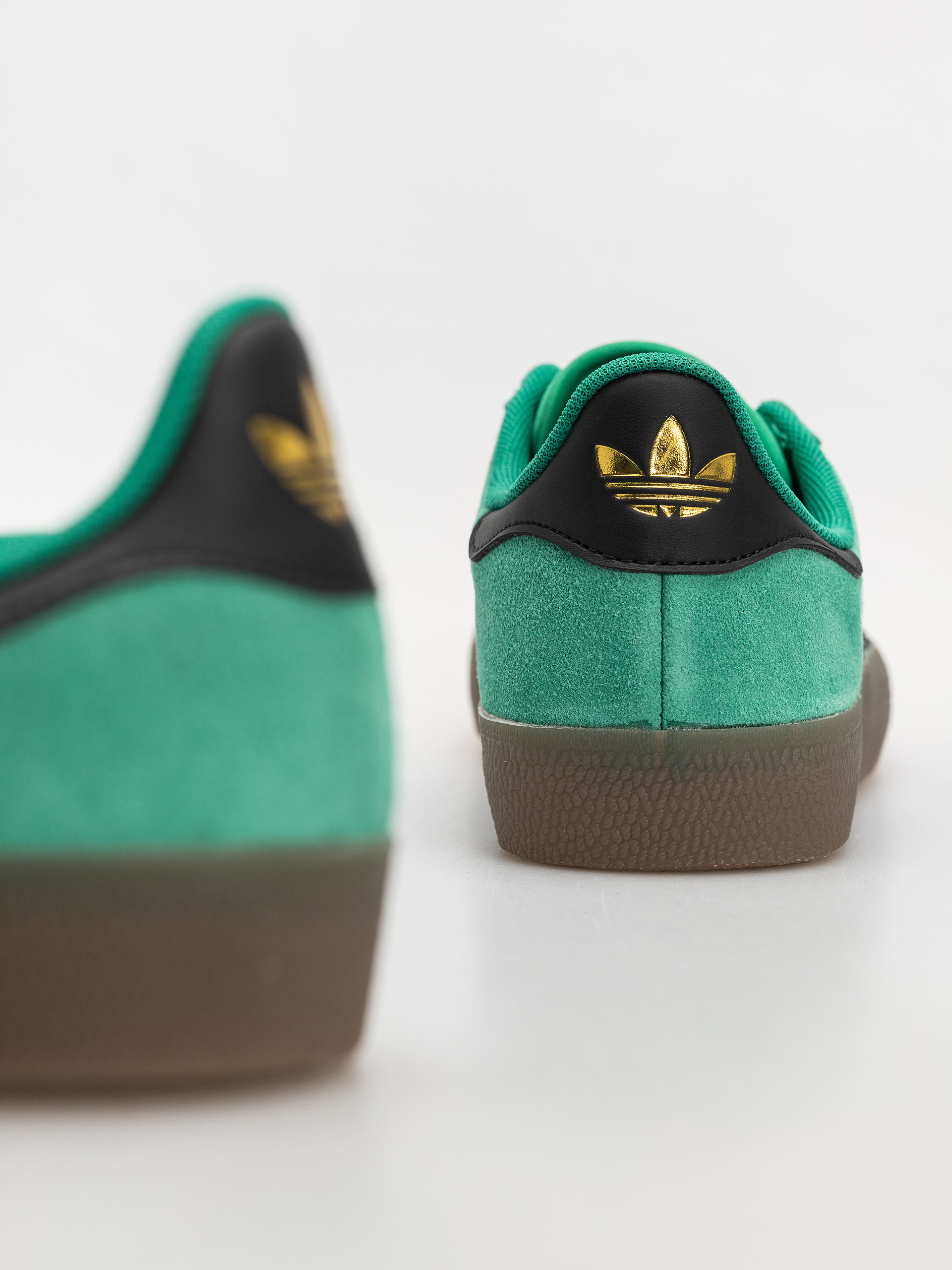 Boty adidas Gazelle Adv (cougrn/cblack/gum5)
