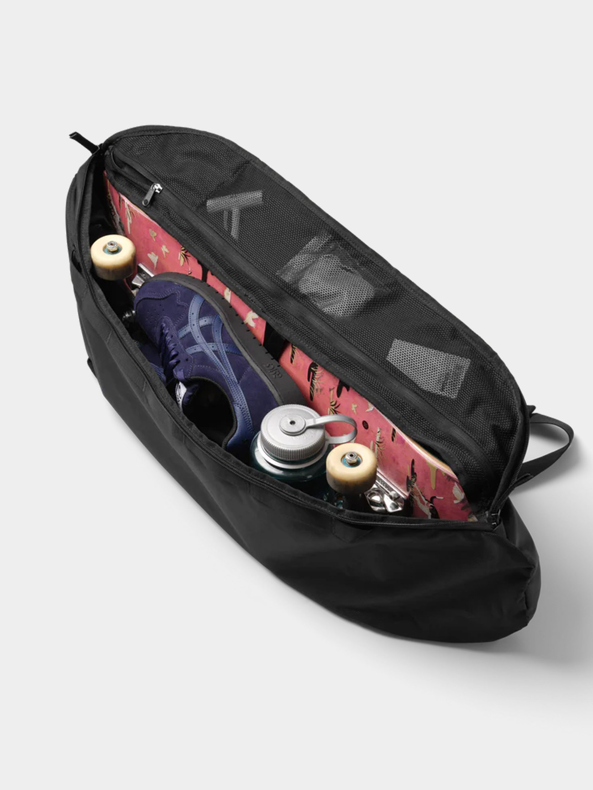 Batoh Db Skate Carrier 32L (black out)