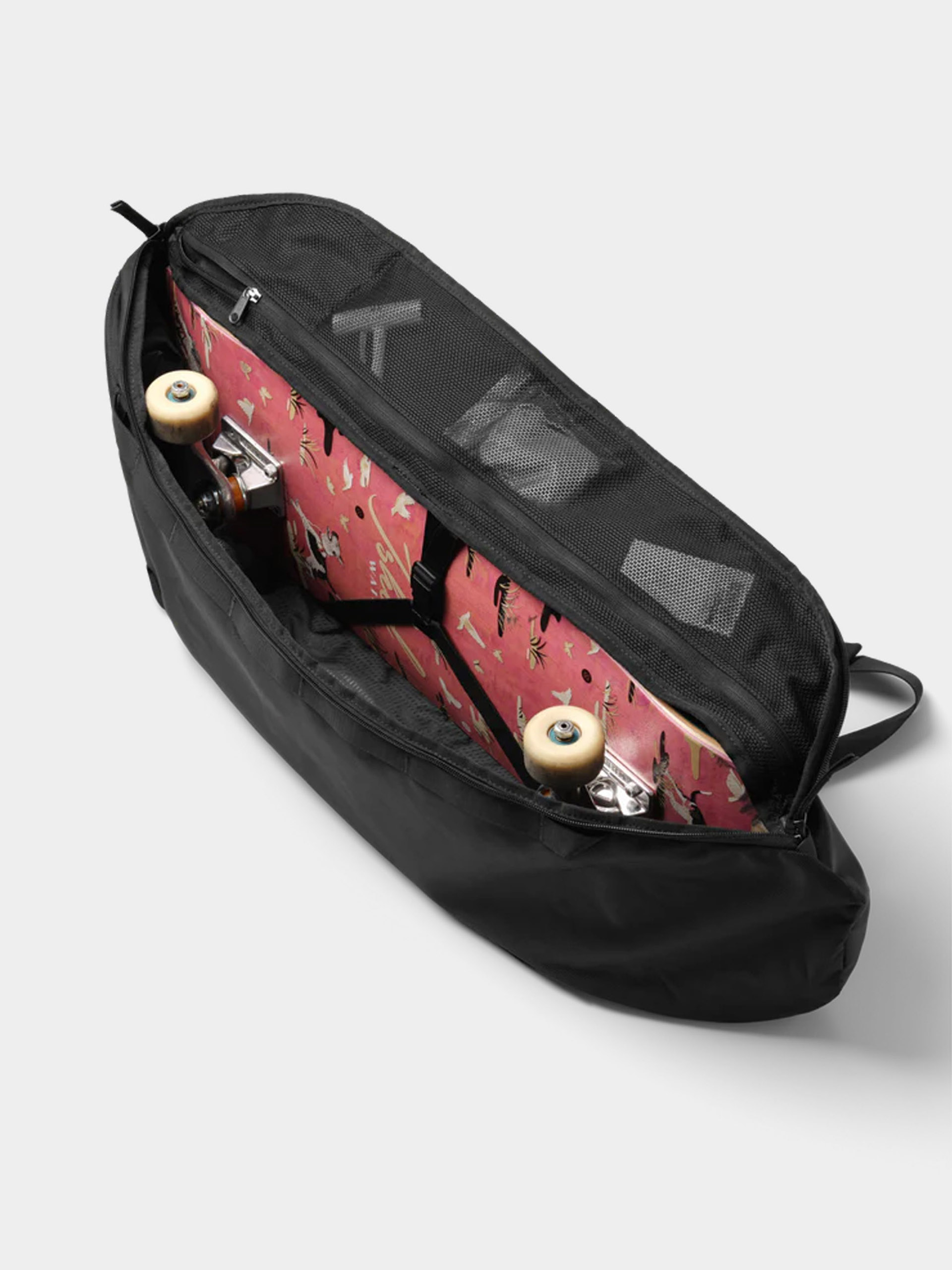 Batoh Db Skate Carrier 32L (black out)