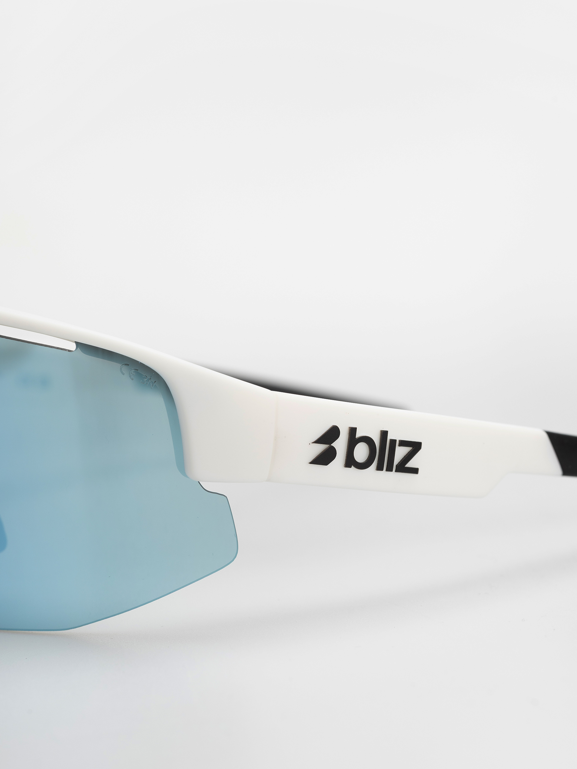 Sluneční brýle Bliz Matrix Small (matt white/smoke w blue multi)