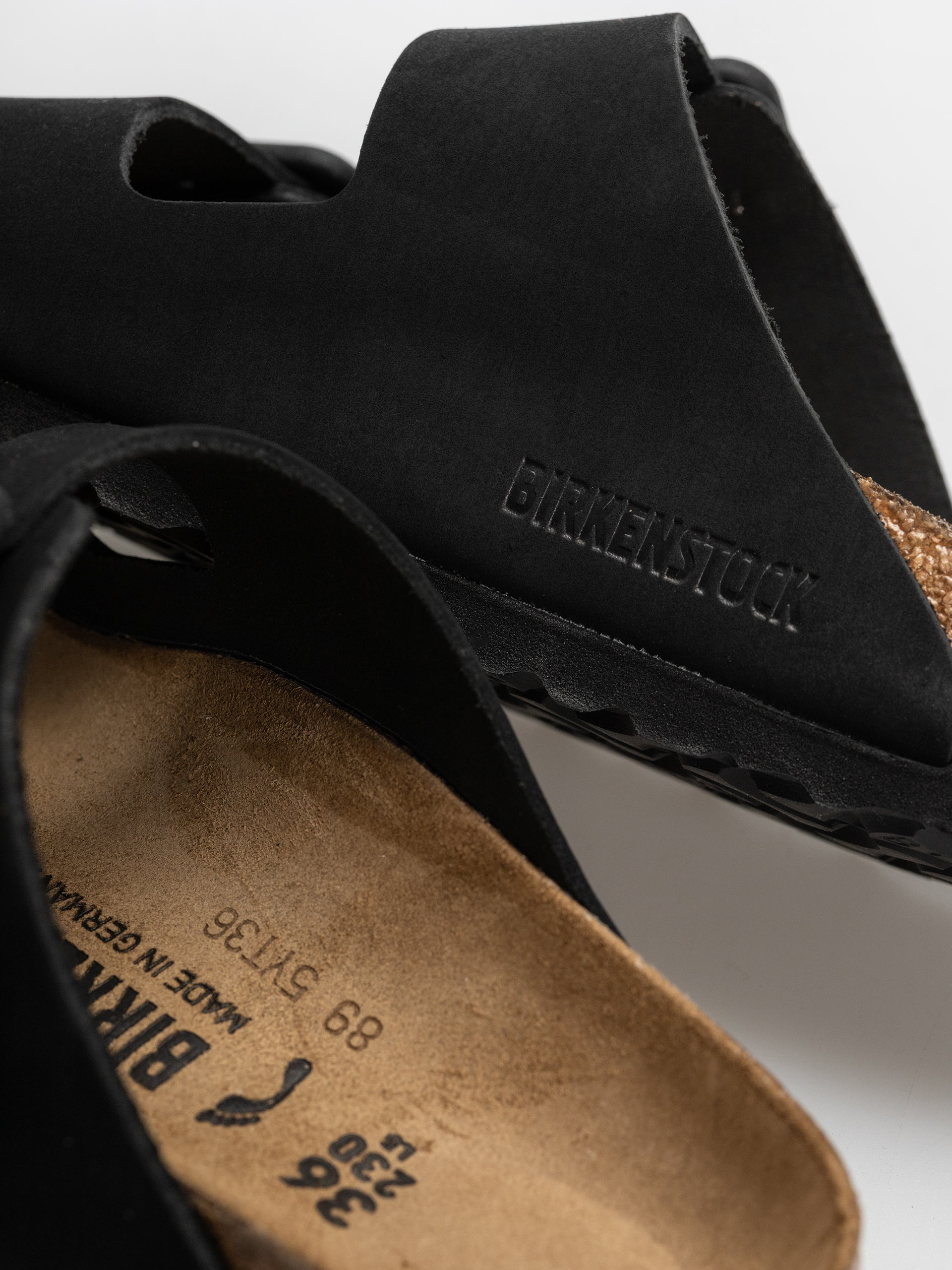 Plážovky Birkenstock Arizona Wire Buckle Nubuck Leather Narrow (black)