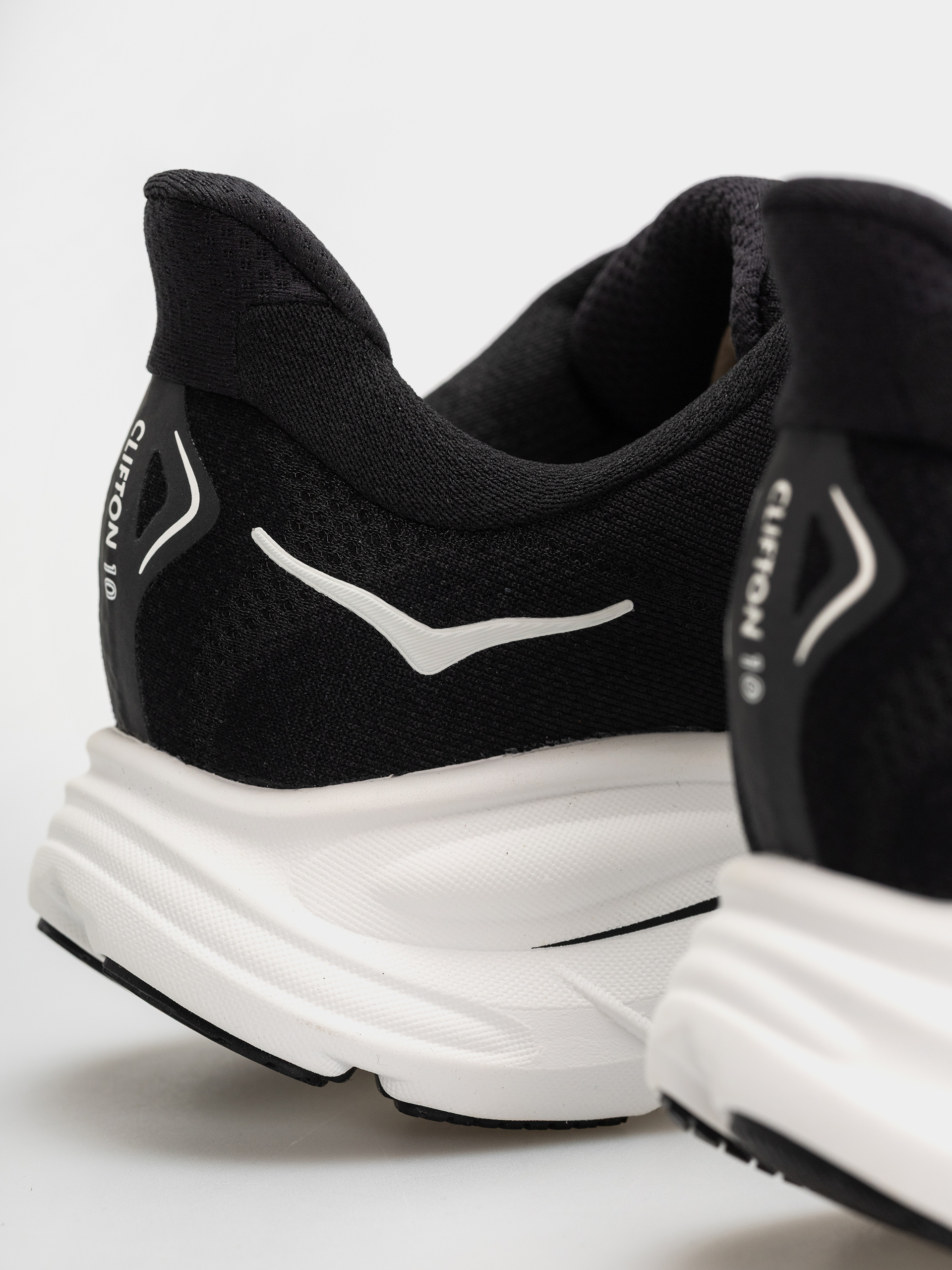 Boty Hoka Clifton 10 (black/white)