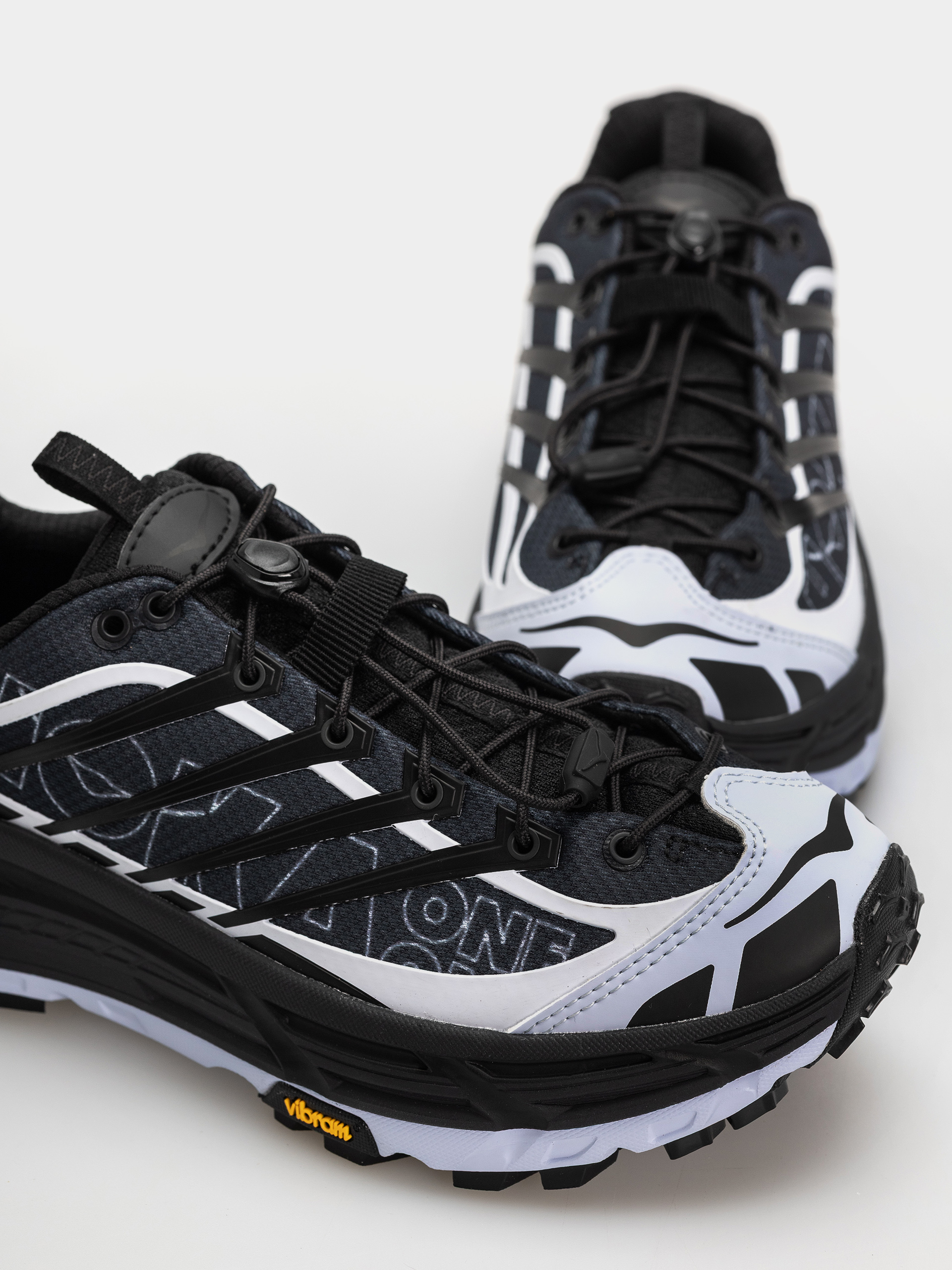Boty Hoka Mafate Three2 Wordmark (carbon black/ambient blue)