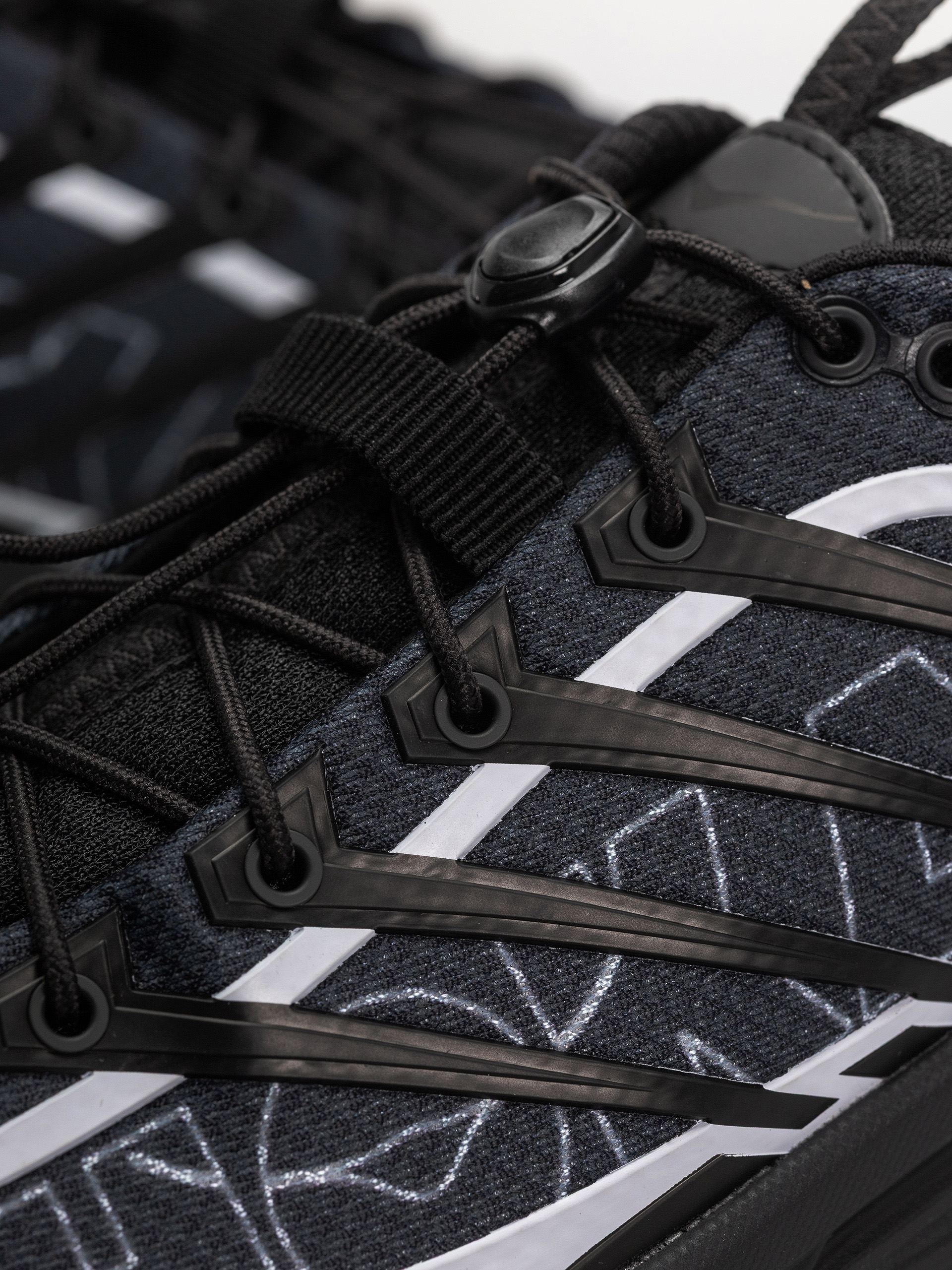 Boty Hoka Mafate Three2 Wordmark (carbon black/ambient blue)