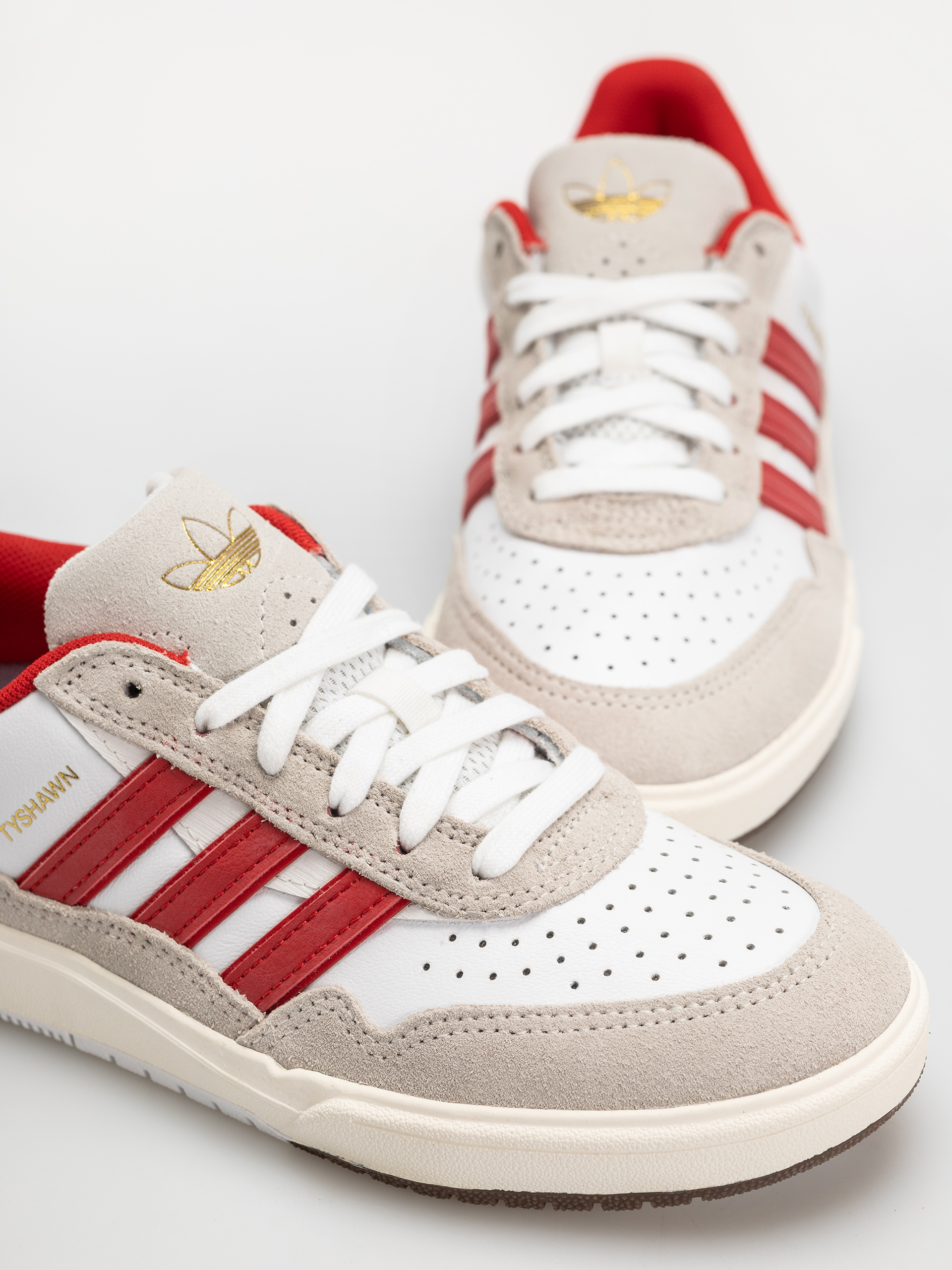 Boty adidas Tyshawn II (ftwwht/betsca/cwhite)