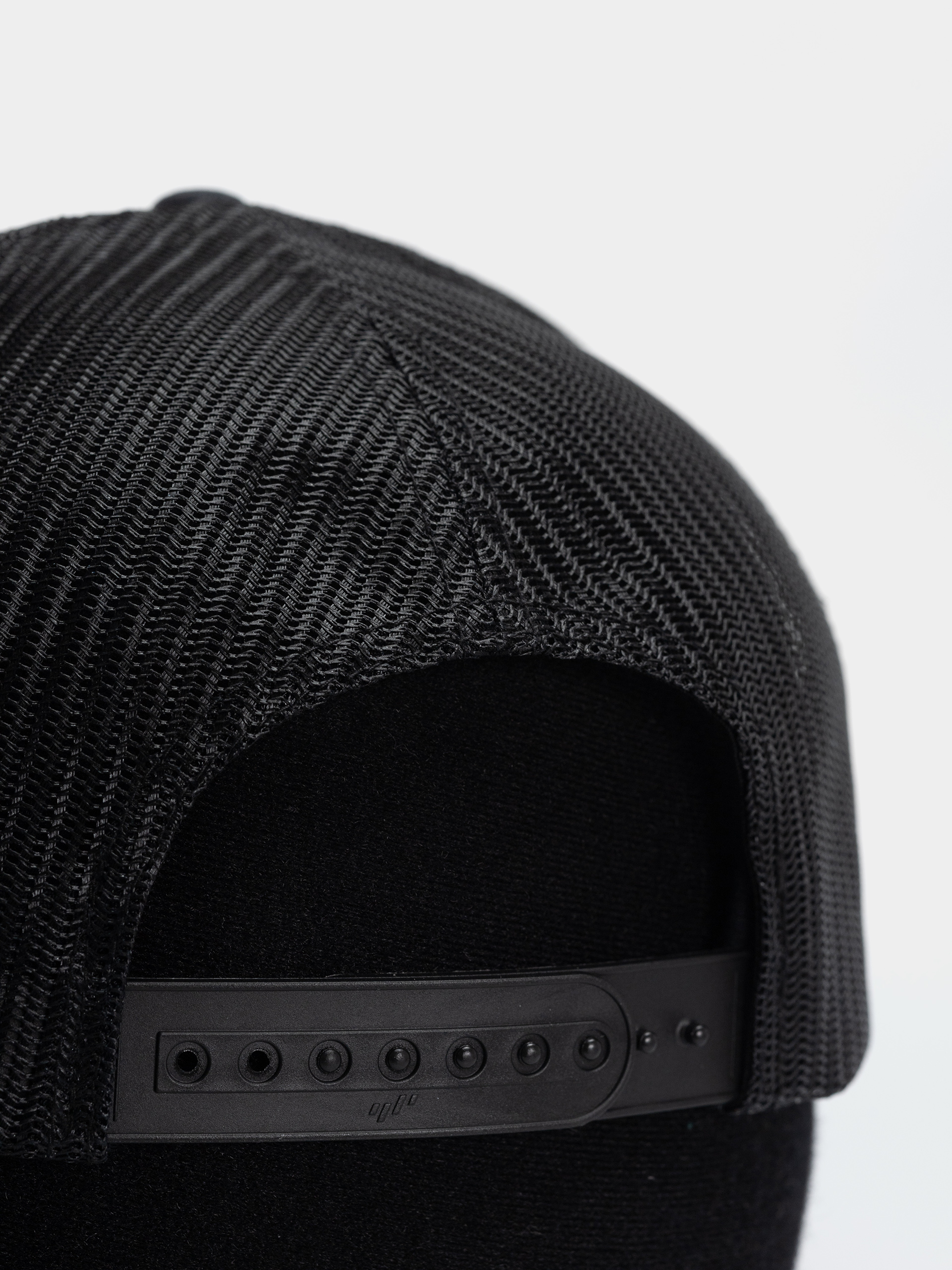 Kšiltovka  Columbia Mesh Snap Back (black)