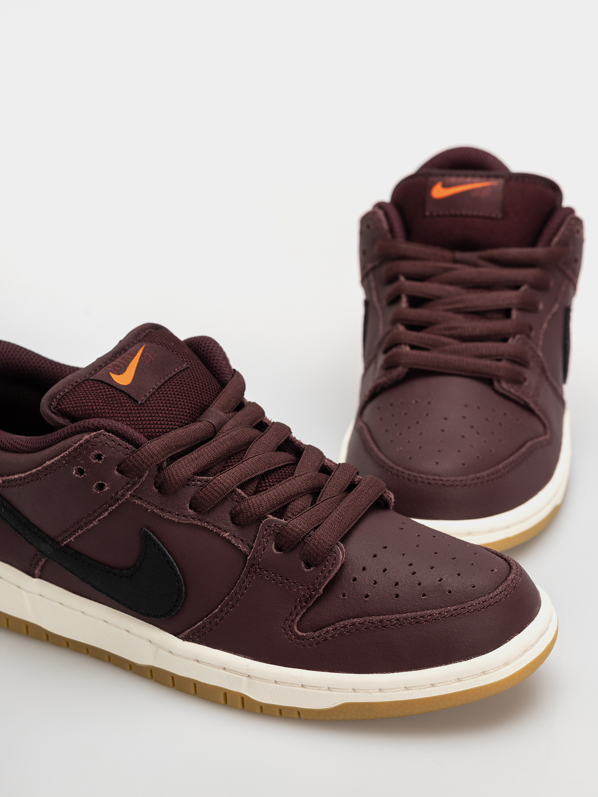Boty Nike SB Dunk Low Pro ISO (burgundy crush/black mystic dates sail)