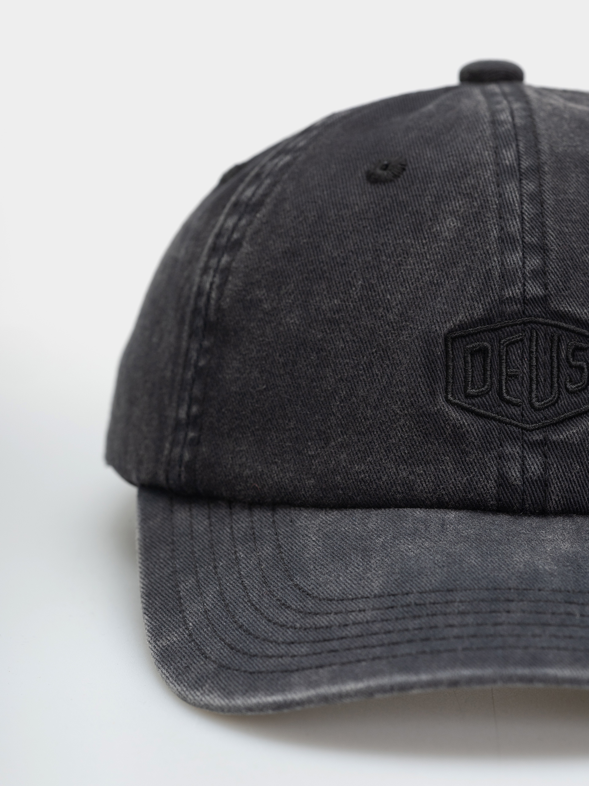 Kšiltovka  Deus Ex Machina Shield Garment Dyed Dad (black)