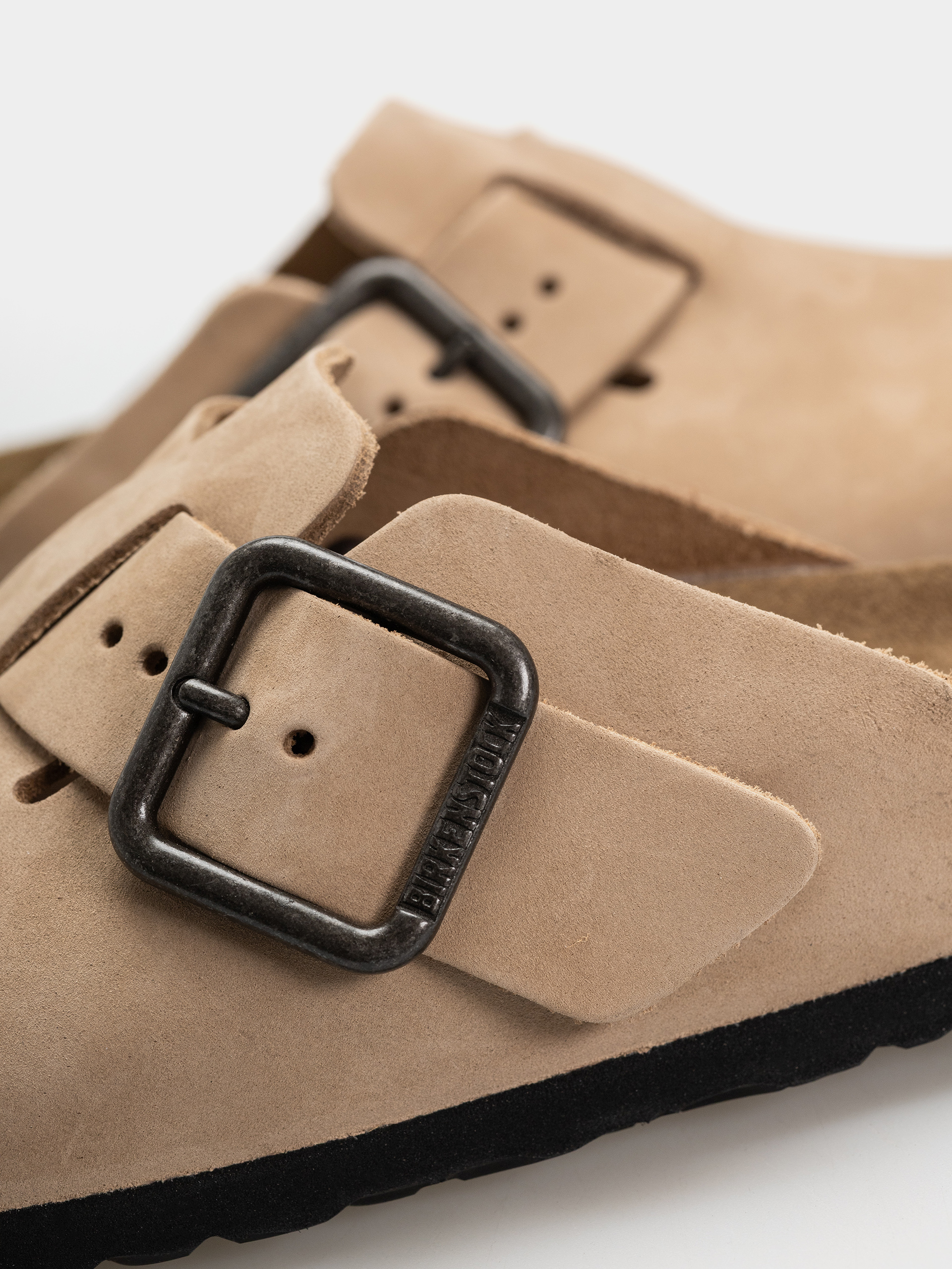 Plážovky Birkenstock Boston Wire Buckle Nubuck Leather Narrow (sandcastle)