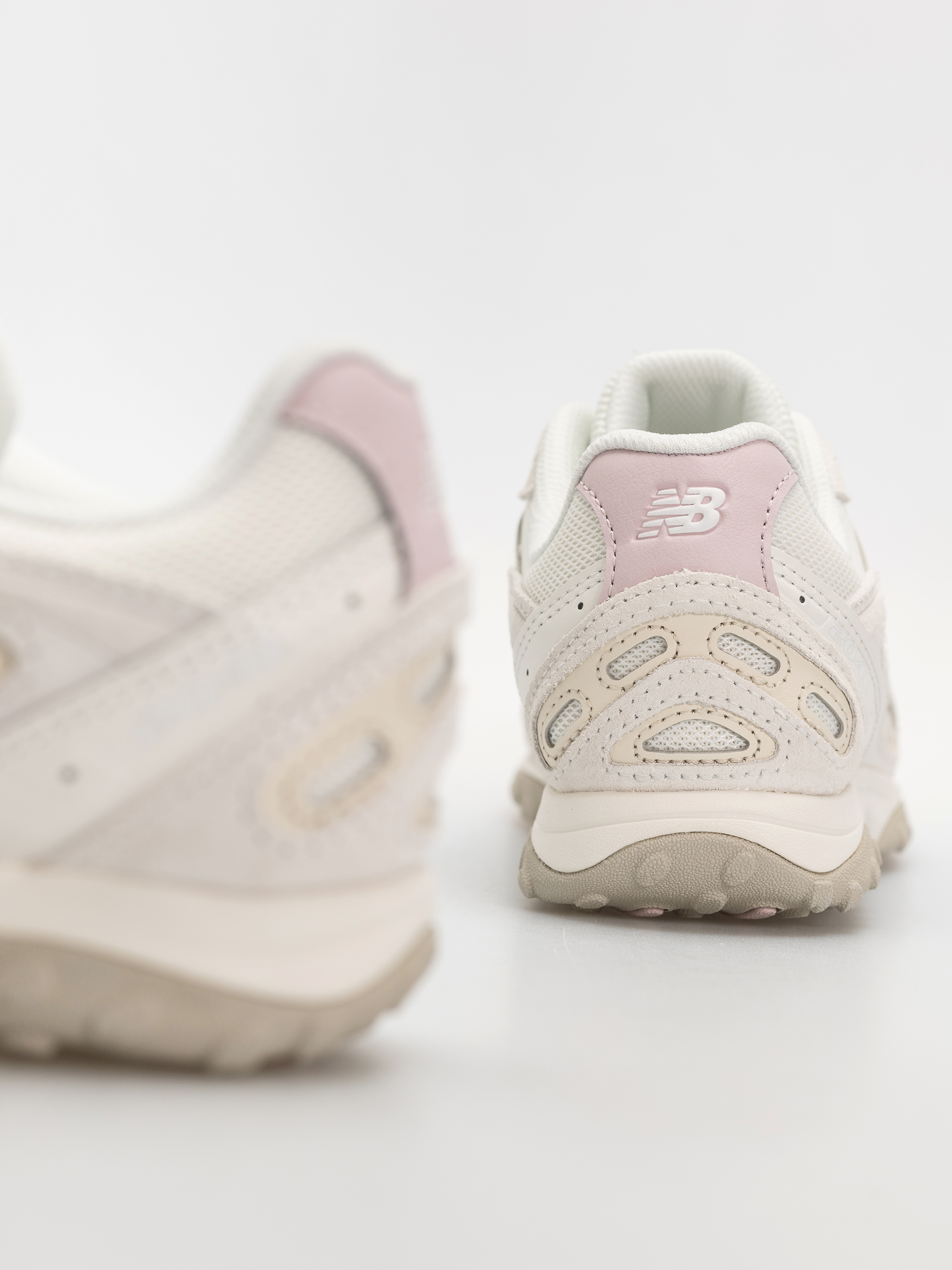 Boty New Balance 204 (sea salt/stone pink)