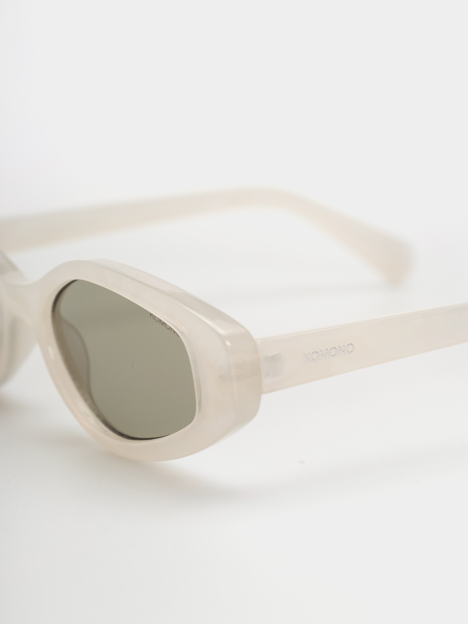 Sluneční brýle Komono Margot (alabaster green)