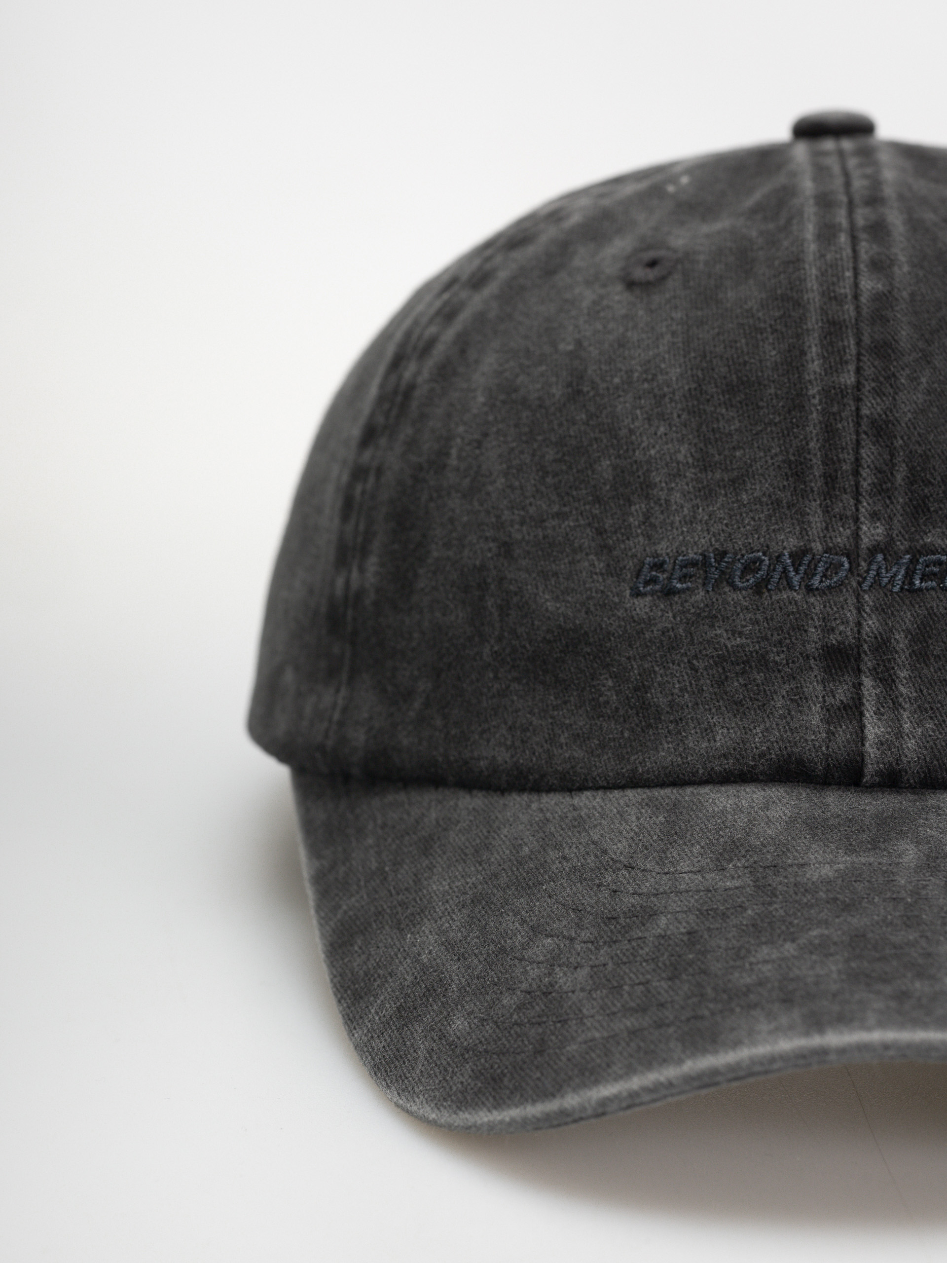 Kšiltovka  Beyond Medals Acid Logo (black)