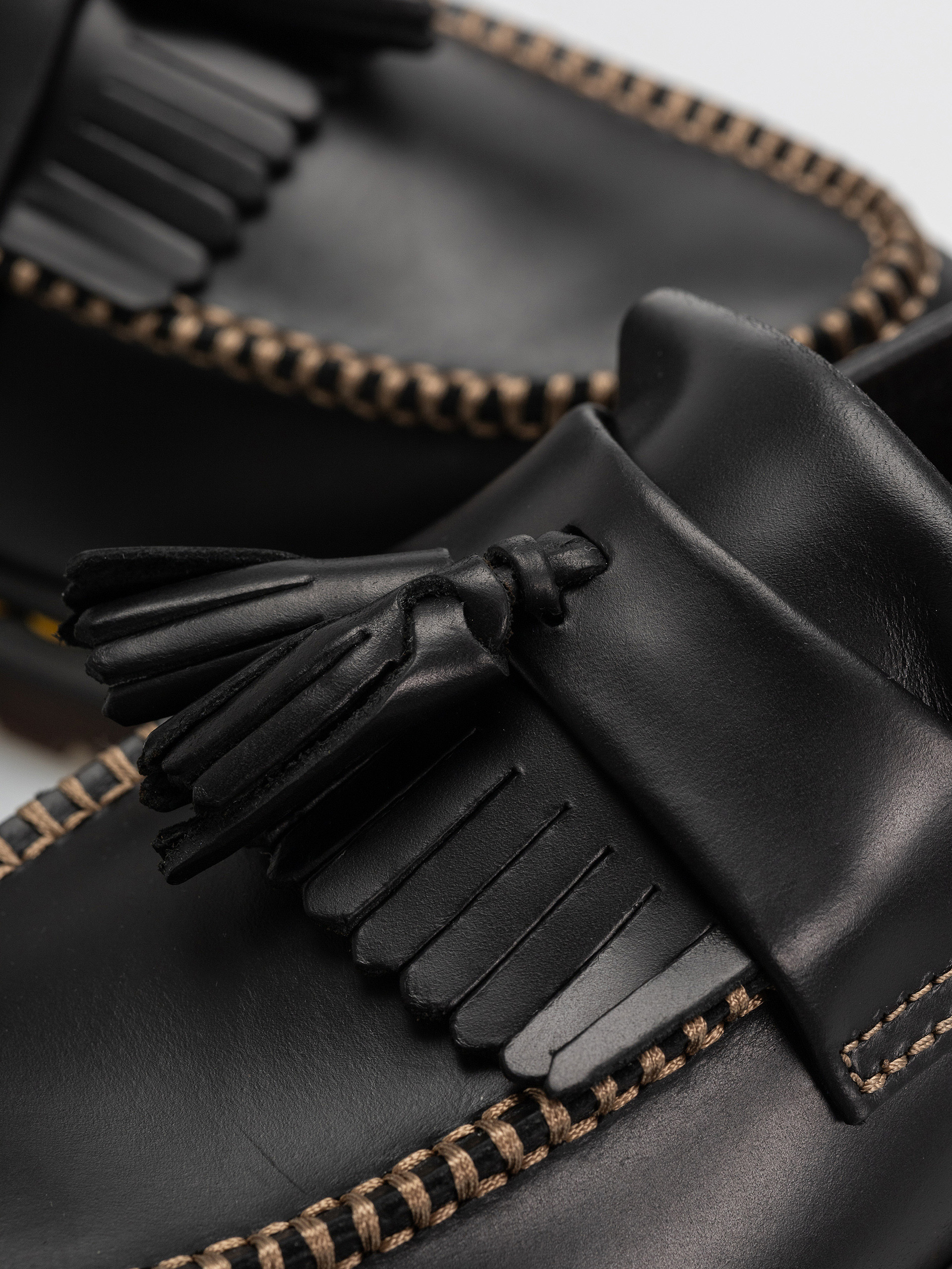 Boty Dr. Martens Adrian Ben Tassel Loafer (black orleans)