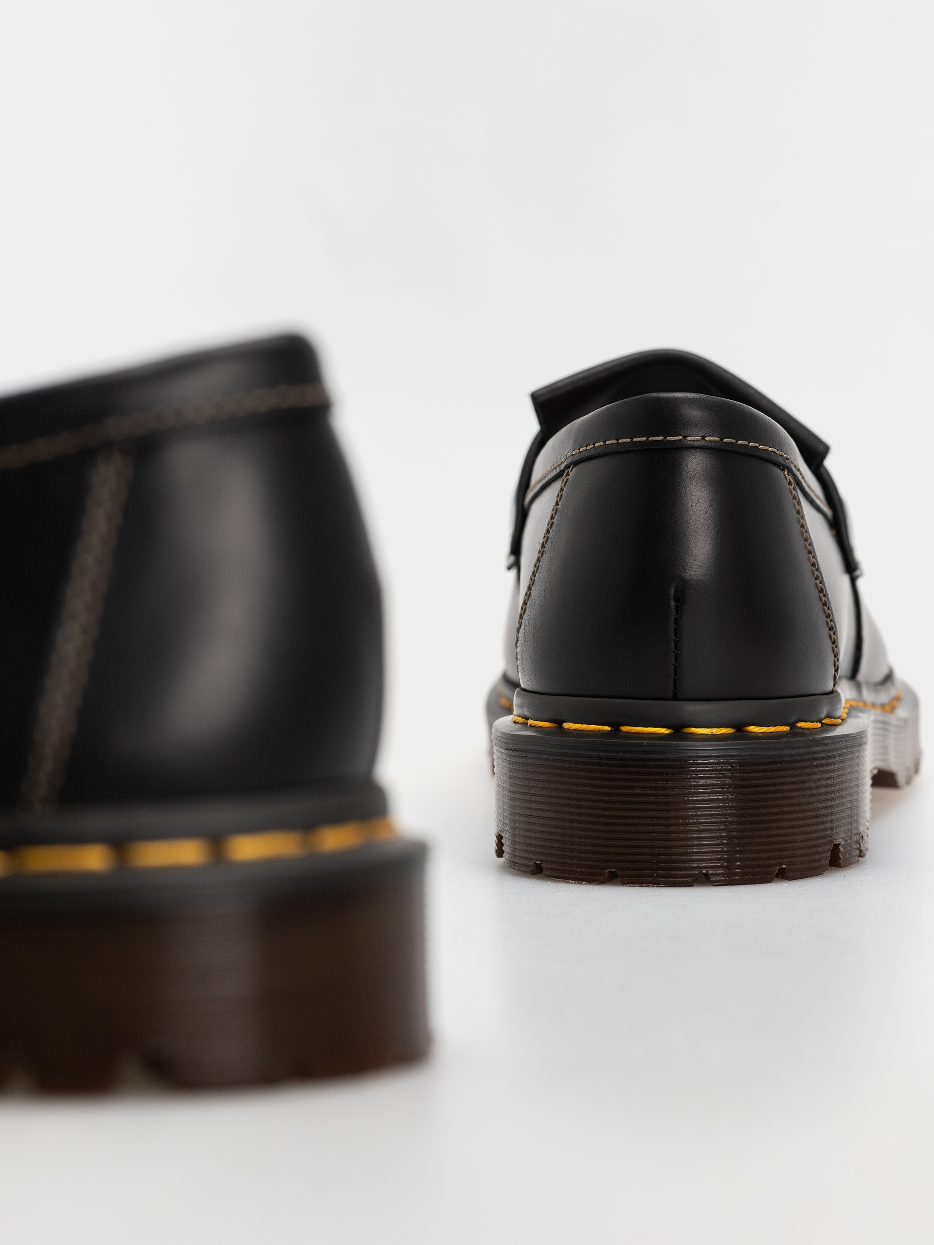 Boty Dr. Martens Adrian Ben Tassel Loafer (black orleans)