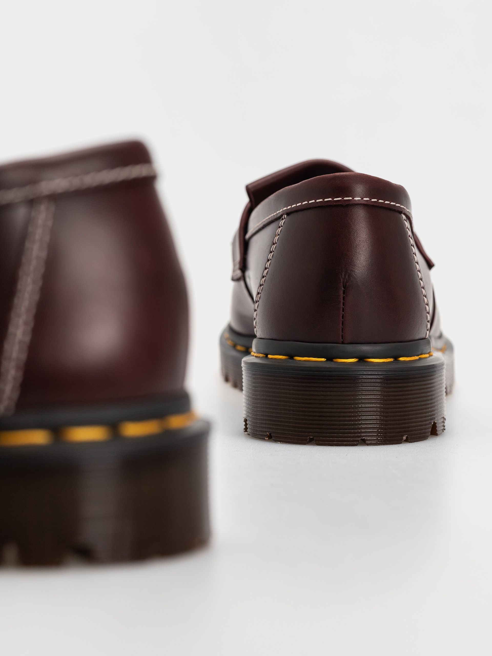 Boty Dr. Martens Adrian Ben Tassel Loafer (cherry red orleans)