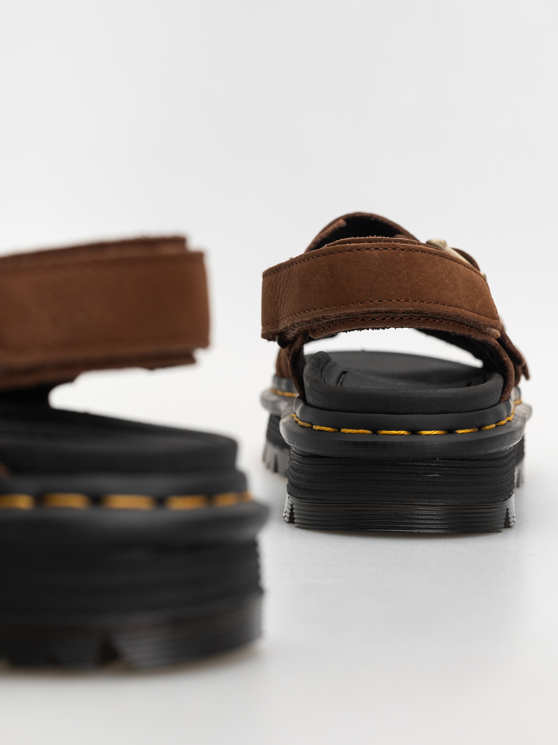 Sandaly Dr. Martens ZebZag Wmn (sepia brown tumbled nubuck)