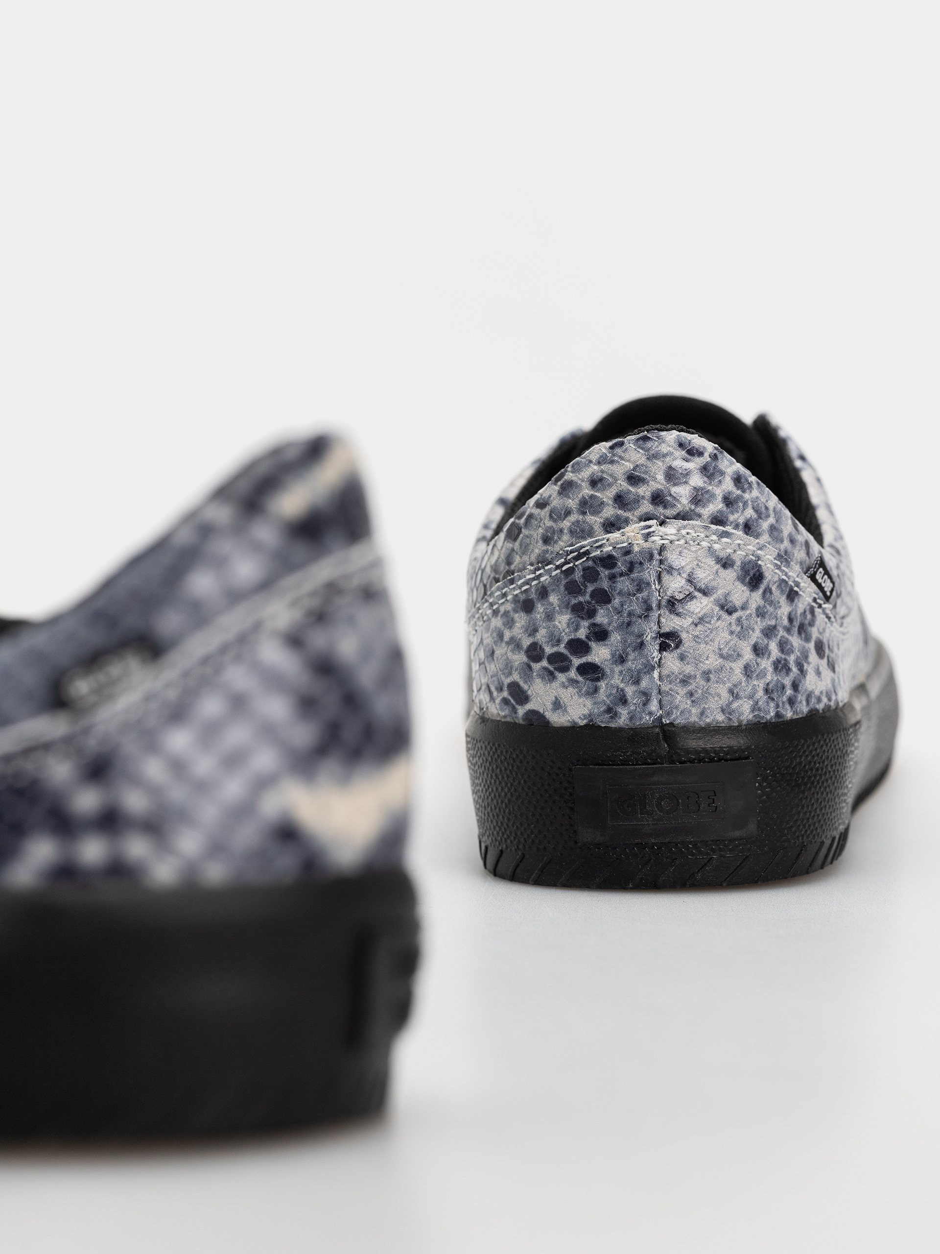 Boty Globe Melbek (wasted talent black/snake)