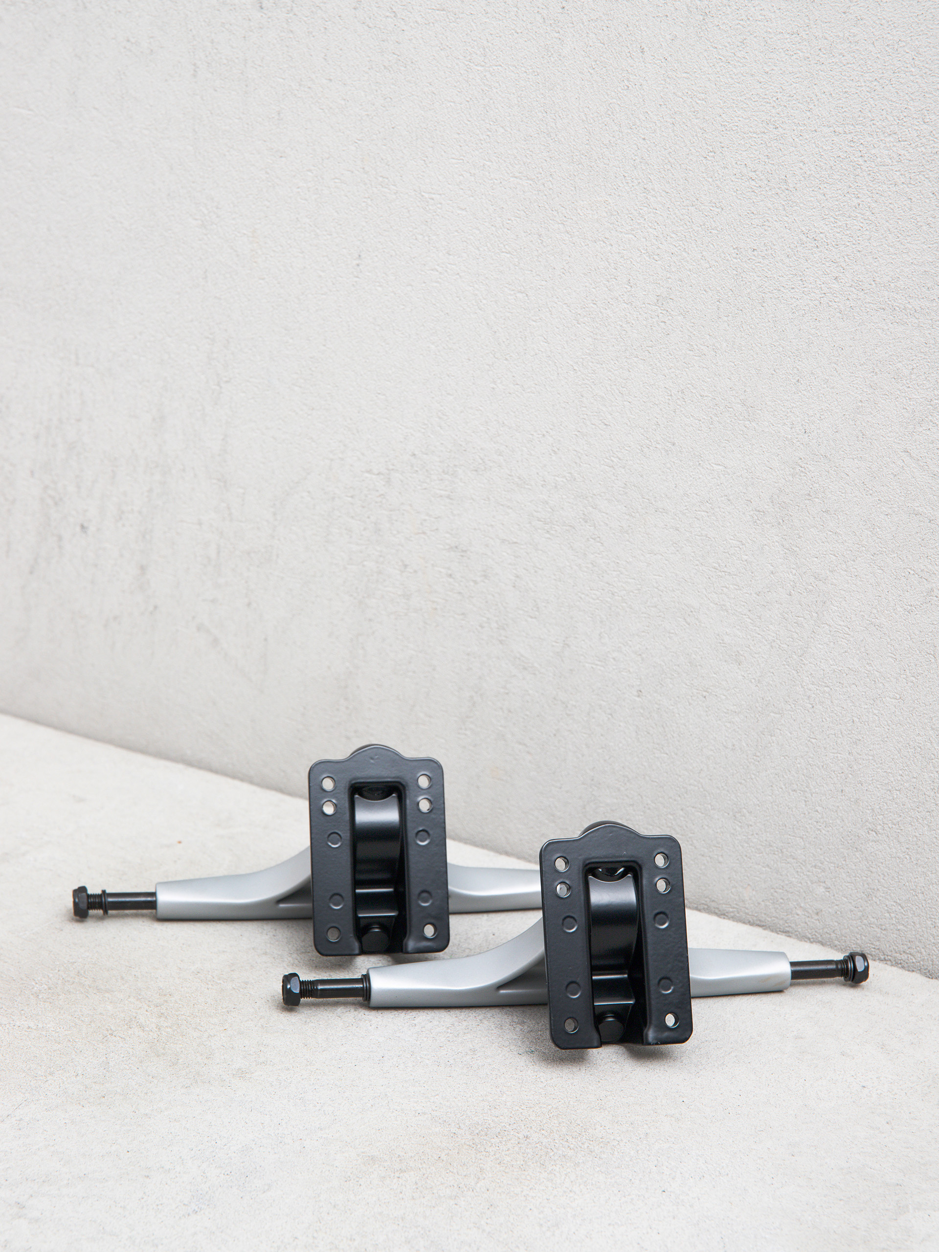 Trucky Globe Slant Mag Reverse Kingpin (grey/black)