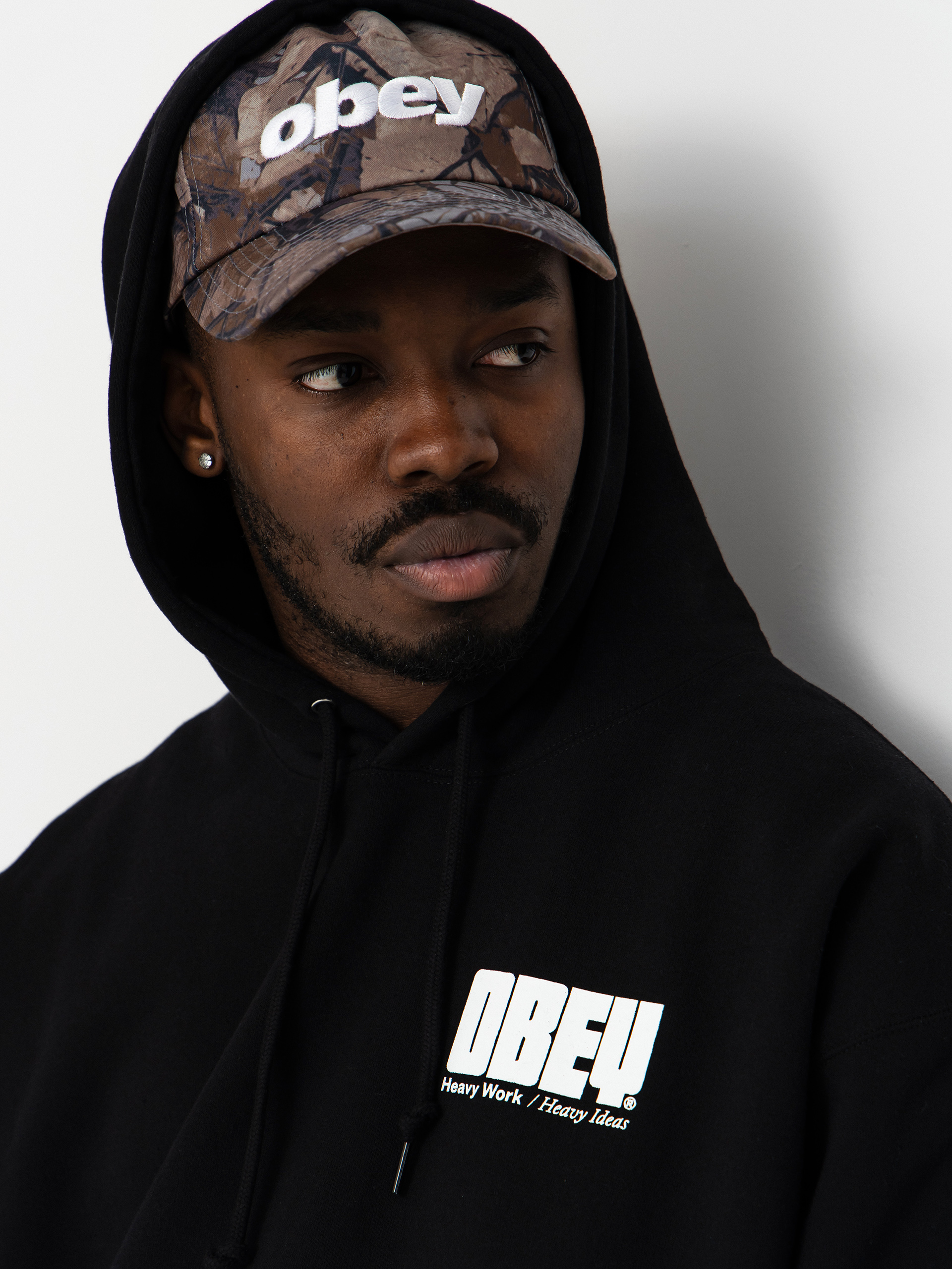 Mikina s kapucí OBEY Heavy Ideas HD (black)