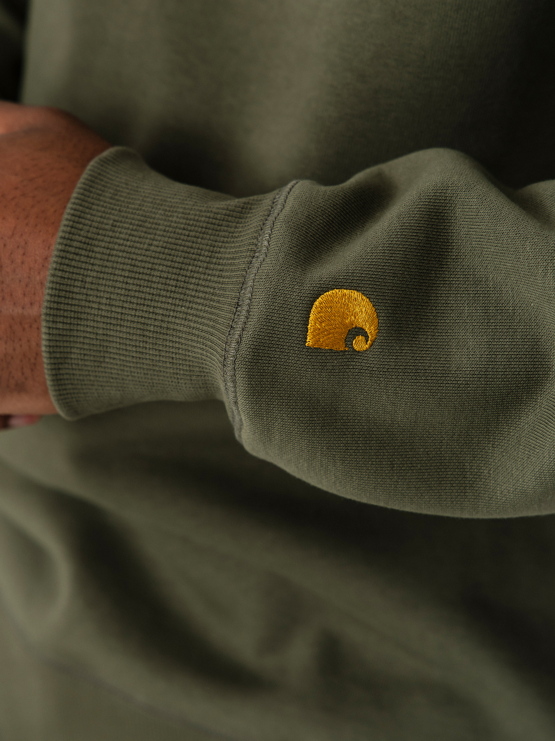Mikina Carhartt WIP Chase (leaf/gold)